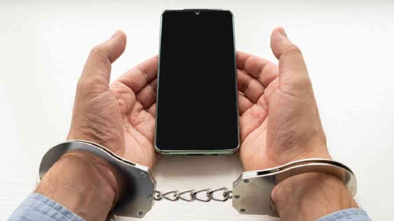 ದುಬೈನಲ್ಲಿ ಕುಳಿತು ಕರಾವಳಿಯಲ್ಲಿ ಕೋಮು ಭಾವನೆ ಕೆರಳಿಸಿ ಮಜಾ ತೆಗೆದುಕೊಳ್ಳುತ್ತಿದ್ದವ ಪೊಲೀಸ್ ಖೆಡ್ಡಕ್ಕೆ ದುಬೈನಲ್ಲಿ ಕುಳಿತು ಕರಾವಳಿಯಲ್ಲಿ ಕೋಮು ಭಾವನೆ ಕೆರಳಿಸಿ ಮಜಾ ತೆಗೆದುಕೊಳ್ಳುತ್ತಿದ್ದವ ಪೊಲೀಸ್ ಖೆಡ್ಡಕ್ಕೆ