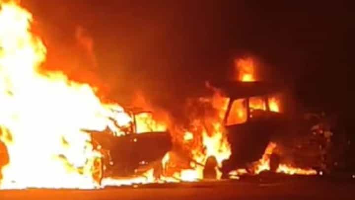 Video: ಯಮುನಾ ಎಕ್ಸ್ಪ್ರೆಸ್ ವೇನಲ್ಲಿ ಎರಡು ಕಾರುಗಳ ನಡುವೆ ಡಿಕ್ಕಿ, ವಾಹನಗಳಿಗೆ ಬೆಂಕಿ Video: ಯಮುನಾ ಎಕ್ಸ್ಪ್ರೆಸ್ ವೇನಲ್ಲಿ ಎರಡು ಕಾರುಗಳ ನಡುವೆ ಡಿಕ್ಕಿ, ವಾಹನಗಳಿಗೆ ಬೆಂಕಿ