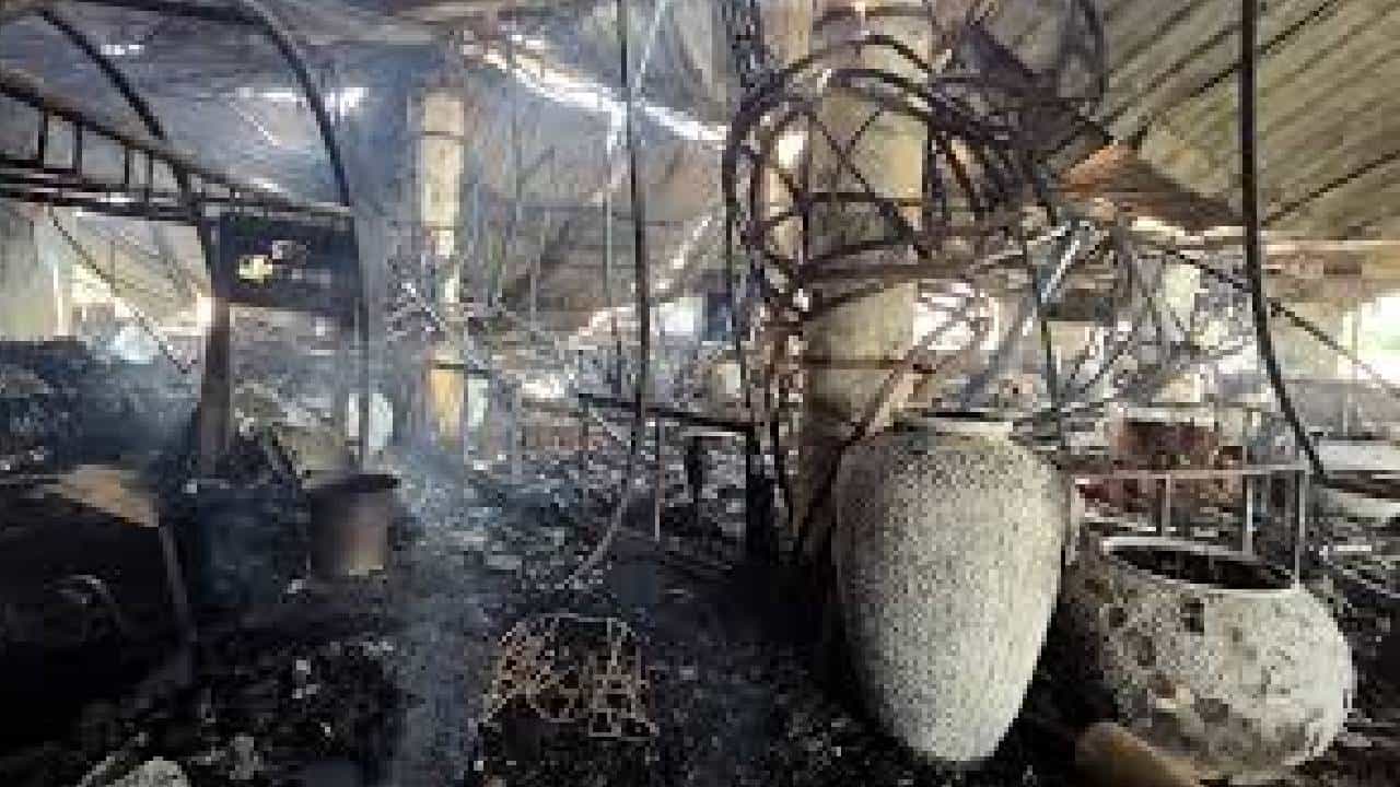 Goa Fire Tragedy: ಬೆಂಕಿಯಿಂದ ಪತ್ನಿಯ ರಕ್ಷಿಸಿ, ಮೂವರು ನಾದಿನಿಯರನ್ನು ಕಾಪಾಡಲು ಹೋಗಿ ಬೆಂಕಿಯಲ್ಲಿ ಬೆಂದು ಹೋದ ವ್ಯಕ್ತಿ Goa Fire Tragedy: ಬೆಂಕಿಯಿಂದ ಪತ್ನಿಯ ರಕ್ಷಿಸಿ, ಮೂವರು ನಾದಿನಿಯರನ್ನು ಕಾಪಾಡಲು ಹೋಗಿ ಬೆಂಕಿಯಲ್ಲಿ ಬೆಂದು ಹೋದ ವ್ಯಕ್ತಿ