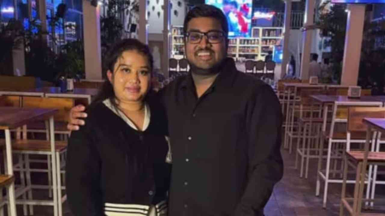 ಗಾನವಿ ಮದುವೆಗೂ ಮುನ್ನ ಹರ್ಷ ಎಂಬಾತನನ್ನು ಪ್ರೀತಿಸುತ್ತಿದ್ದರಂತೆ. ಅವನನ್ನೇ ಮದುವೆಯಾಗಬೇಕೆಂದು ಗಾನವಿ ನಿರ್ಧರಿಸಿದ್ದರು ಎಂದು ವರದಿಯಾಗಿದೆ. ಇದೀಗ ಈ ಹರ್ಷ ಯಾರು ಎಂಬುವುದು ತಿಳಿದು ಬಂದಿಲ್ಲ. ರಾಮಮೂರ್ತಿ ನಗರದಲ್ಲಿ ಗಾನವಿ ಪೋಷಕರು, ವಿದ್ಯಾರಣ್ಯಪುರದಲ್ಲಿ ಸೂರಜ್ ಕುಟುಂಬ ದೂರು ದಾಖಲಿಸಿದೆ.