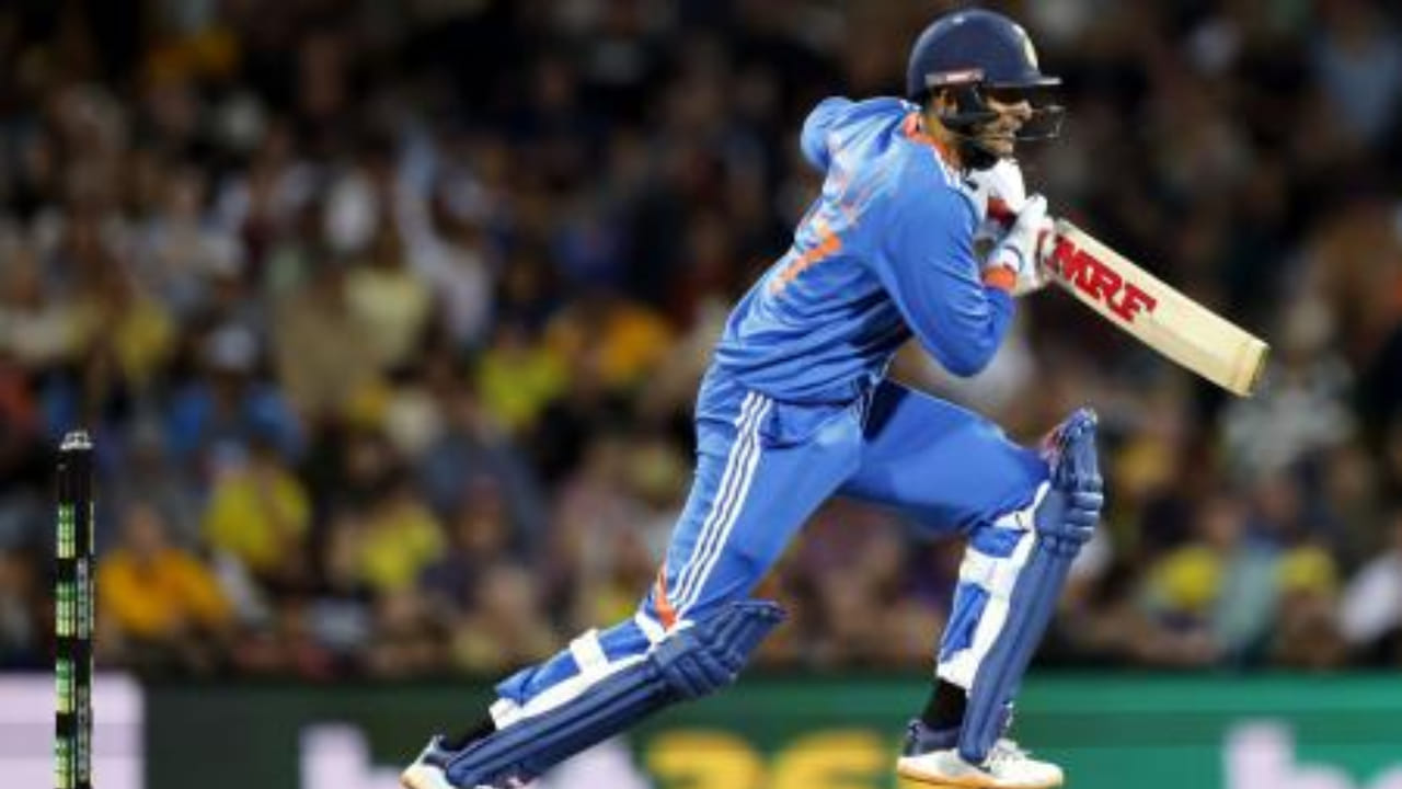 ಇಂಜುರಿಯ ಹೊರತಾಗಿ ಟಿ20 ವಿಶ್ವಕಪ್‌ಗೂ ಮುನ್ನ ಶುಭ್​ಮನ್ ಗಿಲ್ ಅವರ ಫಾರ್ಮ್ ಭಾರತಕ್ಕೆ ಕಳವಳಕಾರಿಯಾಗಿ ಉಳಿದಿದೆ. ಈ ವರ್ಷದ ಏಷ್ಯಾಕಪ್‌ಗೆ ಅವರನ್ನು ಇದ್ದಕ್ಕಿದ್ದಂತೆ ಟಿ20 ತಂಡದ ಉಪನಾಯಕನನ್ನಾಗಿ ನೇಮಿಸಲಾಯಿತು. ಇದರಿಂದಾಗಿ ಸಂಜು ಸ್ಯಾಮ್ಸನ್ ಆಡುವ ಹನ್ನೊಂದರ ಬಳಗದಲ್ಲಿ ಅವಕಾಶ ಕಳೆದುಕೊಂಡರು.