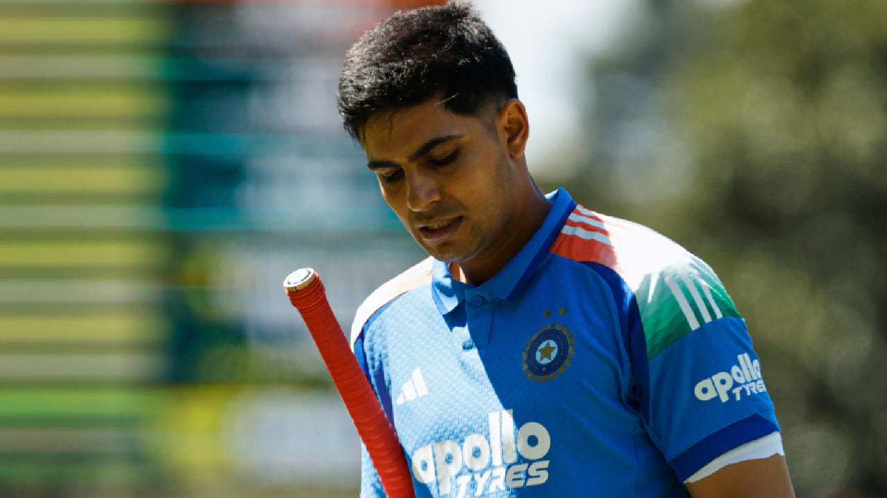 ವಾಸ್ತವವಾಗಿ ಟಿ20 ತಂಡದ ಉಪನಾಯಕ ಶುಭ್ಮನ್ ಗಿಲ್ ಪಾದದ ಗಾಯಕ್ಕೆ ತುತ್ತಾಗಿದ್ದು, ಅವರನ್ನು 4ನೇ ಟಿ20 ಪಂದ್ಯದಿಂದ ಹೊರಗಿಡಲಾಗಿದೆ ಎಂಬ ಮಾಹಿತಿ ಪಂದ್ಯ ಆರಂಭಕ್ಕೂ ಮುನ್ನವೇ ಹೊರಬಿದ್ದಿತ್ತು. ಹೀಗಾಗಿ ಗಿಲ್ ಬದಲಿಯಾಗಿ ಸಂಜು ಆಡುವ ಹನ್ನೊಂದರ ಬಳಗದಲ್ಲಿ ಕಾಣಿಸಿಕೊಳ್ಳುವುದು ಖಚಿತವಾಗಿತ್ತು. ಇದಕ್ಕೆ ಪೂರಕವಾಗಿ ಸಂಜು ಸ್ಯಾಮ್ಸನ್ ಕೂಡ ಟೀಂ ಇಂಡಿಯಾ ಪ್ಲೇಯಿಂಗ್ ಜರ್ಸಿಯಲ್ಲಿ ಕಾಣಿಸಿಕೊಂಡಿದ್ದರು. ಆದರೆ ಪಂದ್ಯ ರದ್ದಾದ ಕಾರಣ ಸಂಜುಗೆ ಆಡುವ ಅವಕಾಶ ಸಿಗಲಿಲ್ಲ.