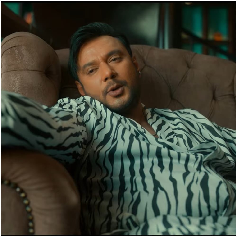 ಮಿಲನ ಪ್ರಕಾಶ್ ನಿರ್ದೇಶನ, ದರ್ಶನ್ ನಟನೆಯ ‘ಡೆವಿಲ್’ ಸಿನಿಮಾದ ಟ್ರೇಲರ್ ರಿಲೀಸ್ ಆಗಿ ಮೆಚ್ಚುಗೆ ಪಡೆದಿದೆ. ಈ ಟ್ರೇಲರ್​ ಅಲ್ಲಿ ದರ್ಶನ್ ಅವರು ಮಾಸ್ ಅವತಾರದಲ್ಲಿ ಕಾಣಿಸಿಕೊಂಡಿದ್ದಾರೆ. ಅವರ ಪಾತ್ರ ಗಮನ ಸಳೆಯುವ ರೀತಿಯಲ್ಲಿ ಇದೆ.