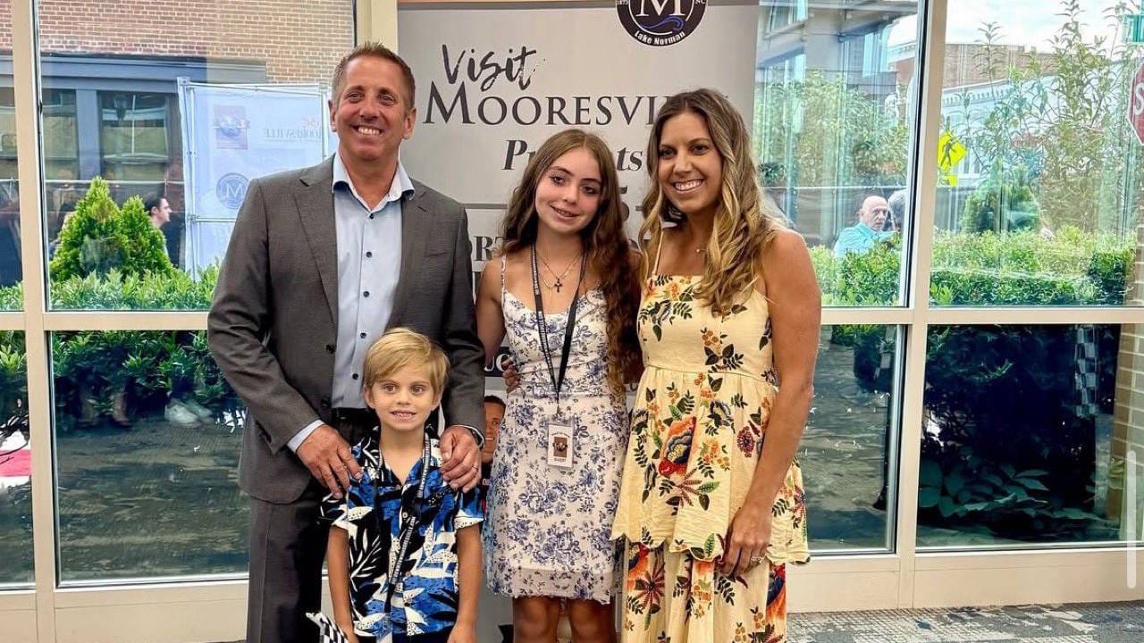 Video: ಅಮೆರಿಕದ ಉತ್ತರ ಕೆರೊಲಿನಾದಲ್ಲಿ ವಿಮಾನ ಪತನ, ನಾಸ್ಕರ್ ಚಾಲಕನ ಇಡೀ ಕುಟುಂಬವೇ ಬೆಂಕಿಯಲ್ಲಿ ಬೆಂದು ಹೋಯ್ತು Video: ಅಮೆರಿಕದ ಉತ್ತರ ಕೆರೊಲಿನಾದಲ್ಲಿ ವಿಮಾನ ಪತನ, ನಾಸ್ಕರ್ ಚಾಲಕನ ಇಡೀ ಕುಟುಂಬವೇ ಬೆಂಕಿಯಲ್ಲಿ ಬೆಂದು ಹೋಯ್ತು