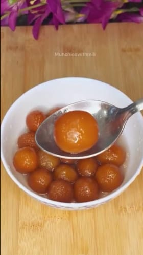 ಬ್ರೆಡ್ ಬಳಸಿ ಈ ರೀತಿ ಸುಲಭವಾಗಿ ಗುಲಾಬ್ ಜಾಮೂನ್ ಮಾಡಿ ನೋಡಿ