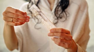 40 ವರ್ಷ ದಾಟಿದ ಮಹಿಳೆಯರಲ್ಲಿ ಕೂದಲು ಉದುರುವಿಕೆಯ ಸಮಸ್ಯೆ ಕಾಣಿಸಿಕೊಳ್ಳಲು ಕಾರಣವೇ ಇದು!