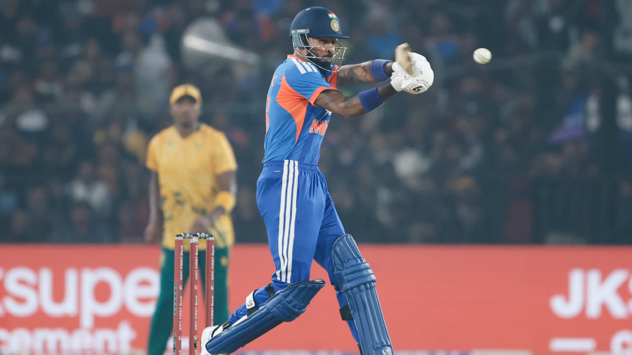 ಭಾರತ ಮತ್ತು ದಕ್ಷಿಣ ಆಫ್ರಿಕಾ ನಡುವಿನ ಎರಡನೇ ಟಿ20ಐ ಚಂಡೀಗಢದ ಹೊಸ ಕ್ರೀಡಾಂಗಣದಲ್ಲಿ ನಡೆಯಲಿದೆ. ಮುಲ್ಲನ್‌ಪುರದಲ್ಲಿ ಹೊಸದಾಗಿ ಪೂರ್ಣಗೊಂಡ ಕ್ರೀಡಾಂಗಣದಲ್ಲಿ ಪುರುಷರ ಕ್ರಿಕೆಟ್ ತಂಡವು ಅಂತರರಾಷ್ಟ್ರೀಯ ಪಂದ್ಯವನ್ನು ಆಯೋಜಿಸುತ್ತಿರುವುದು ಇದೇ ಮೊದಲು. ಕಟಕ್‌ನಲ್ಲಿ ನಡೆದ ಮೊದಲ ಪಂದ್ಯದಲ್ಲಿ ತಂಡದ ಗೆಲುವಿನಲ್ಲಿ ಪ್ರಮುಖ ಪಾತ್ರವಹಿಸಿದ್ದ ಆಲ್‌ರೌಂಡರ್ ಹಾರ್ದಿಕ್ ಪಾಂಡ್ಯ ಮತ್ತೊಂದು ಇತಿಹಾಸ ರಚಿಸಲು ಎದುರು ನೋಡುತ್ತಿದ್ದಾರೆ.