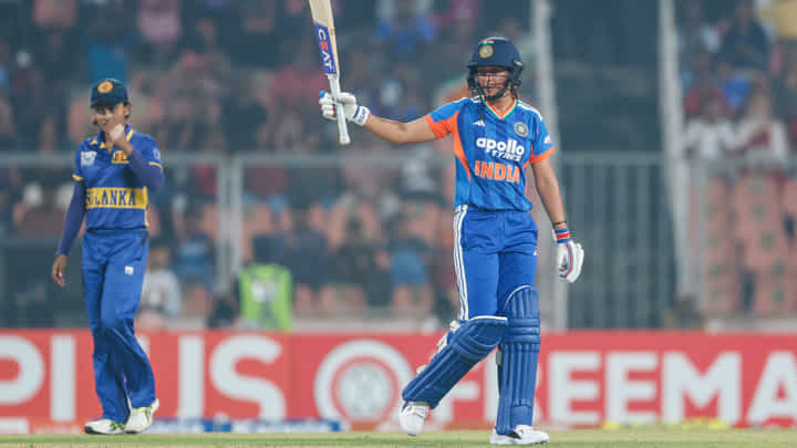 43 ಎಸೆತಗಳಲ್ಲಿ 68 ರನ್ ಚಚ್ಚಿದ ಹರ್ಮನ್ಪ್ರೀತ್ ಕೌರ್ 43 ಎಸೆತಗಳಲ್ಲಿ 68 ರನ್ ಚಚ್ಚಿದ ಹರ್ಮನ್ಪ್ರೀತ್ ಕೌರ್