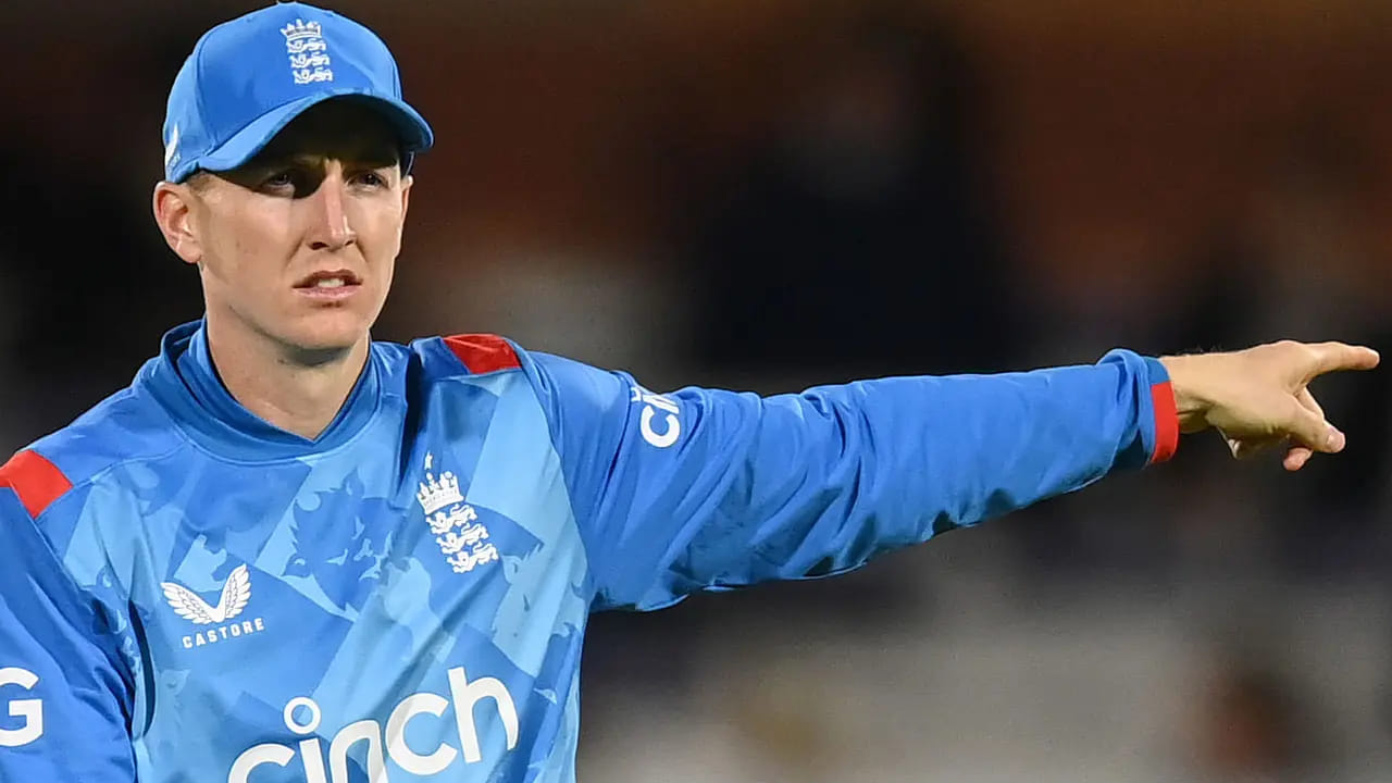 ಅಂತರರಾಷ್ಟ್ರೀಯ ಕ್ರಿಕೆಟ್​ಗಾಗಿ ಹೆಚ್ಚಿನ ಸಿದ್ಧತೆ ಮಾಡಿಕೊಳ್ಳುವ ಸಲುವಾಗಿ ಬ್ರೂಕ್ ಐಪಿಎಲ್​ಗೆ ಅಲಭ್ಯರಾಗುವುದಾಗಿ ತಿಳಿಸಿದ್ದರು. ಬ್ರೂಕ್ ಅವರ ಈ ನಿರ್ಧಾರವೇ ಇದೀಗ ಅವರಿಗೆ ಮುಳುವಾಗಲಿದೆ. ಏಕೆಂದರೆ ಇಂಡಿಯನ್ ಪ್ರೀಮಿಯರ್ ಲೀಗ್​ನ ಹೊಸ ನಿಯಮದ ಪ್ರಕಾರ, ಐಪಿಎಲ್​ ಹರಾಜಿನ ಮೂಲಕ ಆಯ್ಕೆಯಾದ ಆಟಗಾರರು ಟೂರ್ನಿಯಿಂದ ಹಿಂದೆ ಸರಿದರೆ ಅಂತಹ ಆಟಗಾರರ ಮೇಲೆ 2 ವರ್ಷಗಳ ನಿಷೇಧ ಹೇರಲಾಗುತ್ತದೆ.