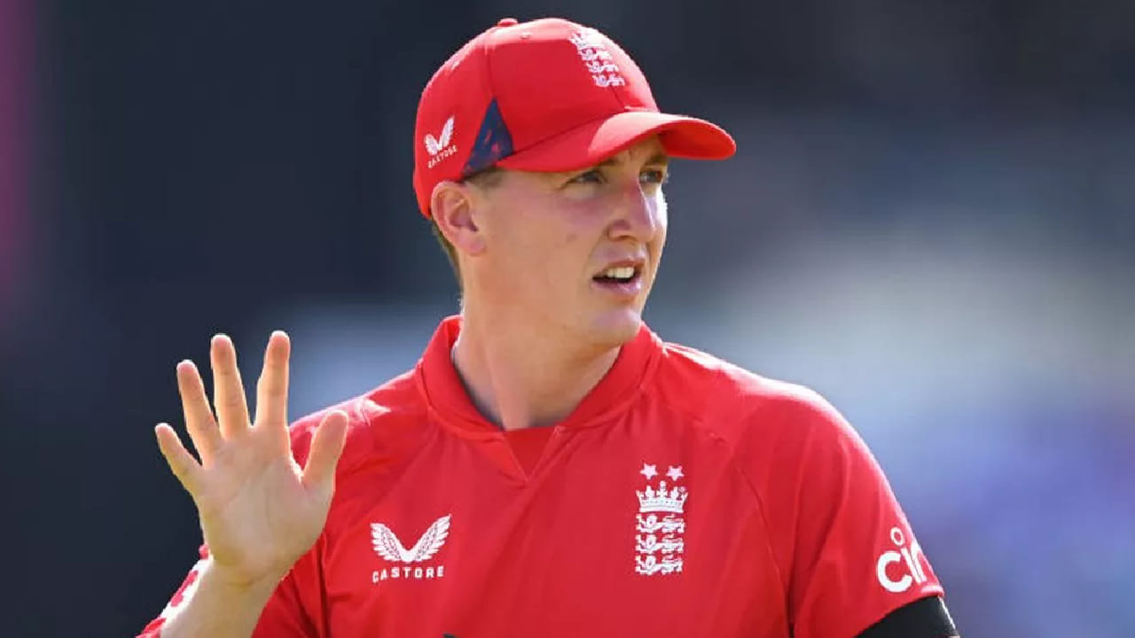 ಇಂತಹದೊಂದು ನಿಯಮ ಜಾರಿಗೊಳಿಸಲು ಮುಖ್ಯ ಕಾರಣ, ಕೆಲ ಆಟಗಾರರು ಆಯ್ಕೆಯಾದರೂ ಐಪಿಎಲ್ ಆರಂಭದ ವೇಳೆ ಹಿಂದೆ ಸರಿಯುತ್ತಿರುವುದು. ವಿದೇಶಿ ಆಟಗಾರರ ಇಂತಹ ನಡೆ ವಿರುದ್ಧ ಕಠಿಣ ಕ್ರಮ ಕೈಗೊಳ್ಳಲು ಬಿಸಿಸಿಐ ಹೊಸ ನಿಯಮವನ್ನು ಪರಿಚಯಿಸಿದೆ.