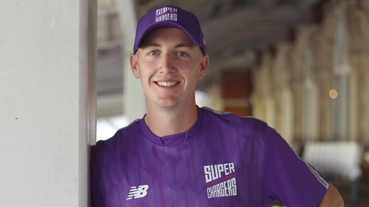 ಹ್ಯಾರಿ ಬ್ರೂಕ್ ಕಳೆದ ಸೀಸನ್ನಲ್ಲಿ ನಾರ್ದರ್ನ್ ಸೂಪರ್ಚಾರ್ಜರ್ಸ್ ಪರ ಕಣಕ್ಕಿಳಿದಿದ್ದರು. ಈ ವೇಳೆ ಅವರು ತಂಡದ ನಾಯಕನಾಗಿಯೂ ಕಾಣಿಸಿಕೊಂಡಿದ್ದರು. ಇದೀಗ ಫ್ರಾಂಚೈಸಿ ಬದಲಾದರೂ ಬ್ರೂಕ್ ಅವರನ್ನು £470,000 (ಸುಮಾರು 5.65 ಕೋಟಿ ರೂ.) ಗೆ ತಂಡದಲ್ಲೇ ಉಳಿಸಿಕೊಳ್ಳಲು ಸನ್ರೈಸರ್ಸ್ ಲೀಡ್ಸ್ ನಿರ್ಧರಿಸಿದೆ. ಅದರಂತೆ ಮುಂಬರುವ ಸೀಸನ್ನಲ್ಲಿ ಹ್ಯಾರಿ ಬ್ರೂಕ್ ಸನ್ರೈಸರ್ಸ್ ಲೀಡ್ಸ್ ಪರ ಕಣಕ್ಕಿಳಿಯಲಿದ್ದಾರೆ.