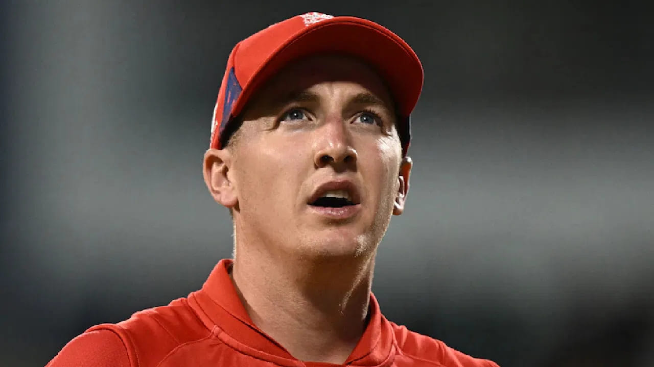 ಅದರಂತೆ ಕಳೆದ ಬಾರಿ ಆಯ್ಕೆಯಾಗಿ ಟೂರ್ನಿಯಿಂದ ವಿನಾಕಾರಣ ಹಿಂದೆ ಸರಿದ ಹ್ಯಾರಿ ಬ್ರೂಕ್ ಅವರ ಮೇಲೆ ಎರಡು ವರ್ಷಗಳ ನಿಷೇಧ ಹೇರಲಾಗಿದೆ. ಅದರಂತೆ ಐಪಿಎಲ್ 2026 ಮತ್ತು 2027 ರ ಹರಾಜಿಗೆ ಇಂಗ್ಲೆಂಡ್ ಆಟಗಾರನನ್ನು ಪರಿಣಿಸಲಾಗುವುದಿಲ್ಲ. ಹಾಗಾಗಿ ಹ್ಯಾರಿ ಬ್ರೂಕ್ ಮತ್ತೆ ಐಪಿಎಲ್ ಆಡಬೇಕೆಂದರೆ 2028 ರವರೆಗೆ ಕಾಯಲೇಬೇಕು.