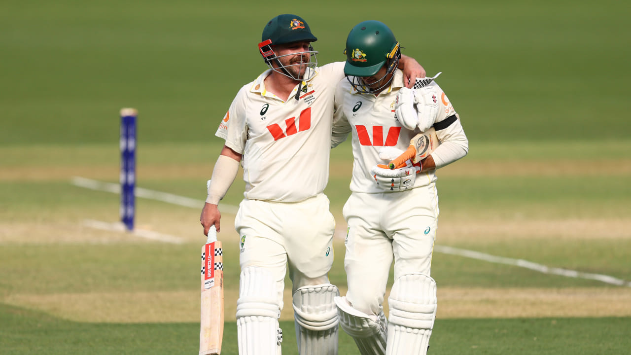 ಅಡಿಲೇಡ್‌ನಲ್ಲಿ ನಡೆದ ಮೂರನೇ ದಿನದಾಟದ ಅಂತ್ಯಕ್ಕೆ, ಟ್ರಾವಿಸ್ ಹೆಡ್ 196 ಎಸೆತಗಳಲ್ಲಿ 142 ರನ್ ಗಳಿಸಿ ಅಜೇಯರಾಗಿ ಉಳಿದಿದ್ದಾರೆ. ಟೆಸ್ಟ್ ಪಂದ್ಯದ ನಾಲ್ಕನೇ ದಿನದಂದು ಅವರು ತಮ್ಮ ಇನ್ನಿಂಗ್ಸ್ ಅನ್ನು ವಿಸ್ತರಿಸುವ ನಿರೀಕ್ಷೆಯಿದೆ. ಹೆಡ್ ಸ್ವತಃ ತಮ್ಮ ಶತಕವನ್ನು ದ್ವಿಶತಕವನ್ನಾಗಿ ಪರಿವರ್ತಿಸುವ ಅವಕಾಶ ಹೊಂದಿದ್ದಾರೆ.