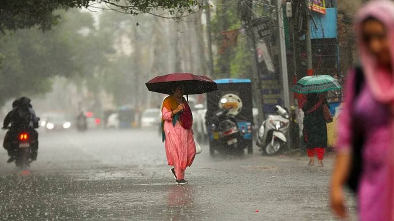 ಕರ್ನಾಟಕ ಹವಾಮಾನ: ವಾಯುಭಾರ ಕುಸಿತ, ಬೆಂಗಳೂರು, ಕರಾವಳಿಗೆ ಮುಂದಿನ 3 ದಿನ ಮಳೆ ಸಾಧ್ಯತೆ