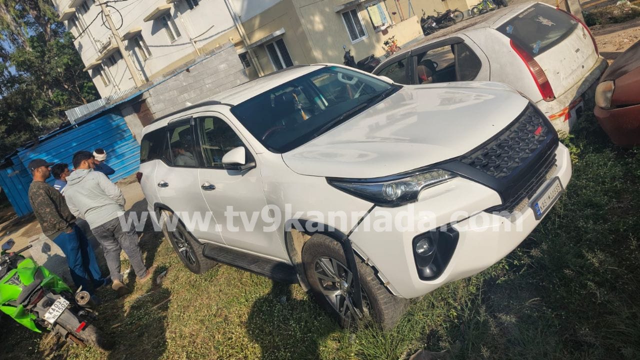 ಮಾಗಡಿ ಬಳಿ ಮಾಜಿ ಸಚಿವ ರೇವಣ್ಣ ಪುತ್ರನ ಕಾರು ಡಿಕ್ಕಿಯಾಗಿ ಬೈಕ್ ಸವಾರ ಸಾವು