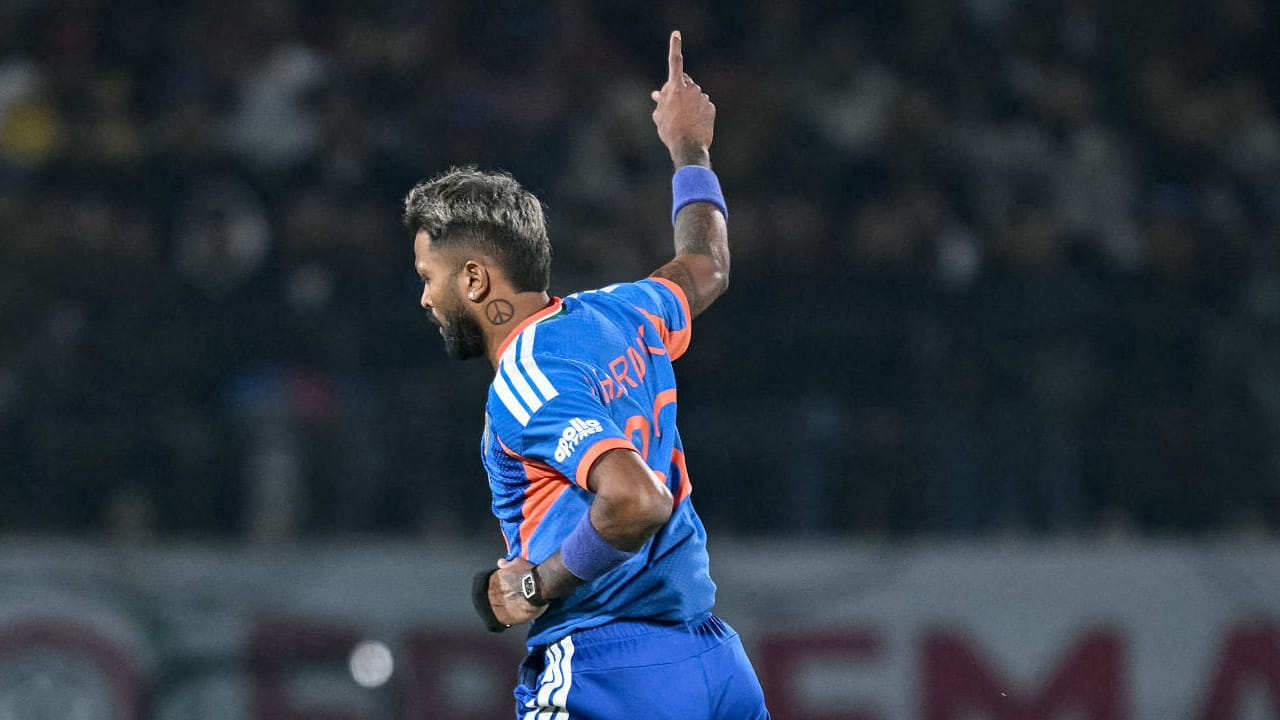 ಧರ್ಮಶಾಲಾದಲ್ಲಿ ನಡೆದ ಈ ಪಂದ್ಯದಲ್ಲಿ ಹಾರ್ದಿಕ್ ಪಾಂಡ್ಯ ಮೂರು ಓವರ್ಗಳನ್ನು ಎಸೆದಿದ್ದರು. ಈ ವೇಳೆ 23 ರನ್ ನೀಡುವ ಮೂಲಕ ಒಂದು ವಿಕೆಟ್ ಕಬಳಿಸಿದ್ದಾರೆ. ಈ ಒಂದು ವಿಕೆಟ್ ನೊಂದಿಗೆ ಪಾಂಡ್ಯ ಟಿ೨೦ ಅಂತಾರಾಷ್ಟ್ರೀಯ ಕ್ರಿಕೆಟ್ನಲ್ಲಿ 100 ವಿಕೆಟ್ಗಳ ಸಾಧನೆ ಮಾಡಿದ್ದಾರೆ.