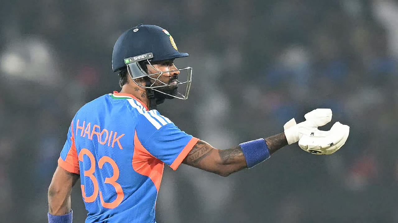 ಹಾರ್ದಿಕ್ ಪಾಂಡ್ಯ ಈವರೆಗೆ 123 ಟಿ೨೦ ಪಂದ್ಯಗಳನ್ನಾಡಿದ್ದಾರೆ. ಈ ವೇಳೆ 100 ವಿಕೆಟ್ ಹಾಗೂ 1939 ರನ್ ಕಲೆಹಾಕಿದ್ದಾರೆ. ಈ ಮೂಲಕ ಟಿ20 ಅಂತಾರಾಷ್ಟ್ರೀಯ ಕ್ರಿಕೆಟ್ನಲ್ಲಿ 100 ವಿಕೆಟ್ ಹಾಗೂ 1000+ ರನ್ ಗಳಿಸಿದ ಭಾರತದ ಏಕೈಕ ಆಟಗಾರ ಎನಿಸಿಕೊಂಡಿದ್ದಾರೆ.