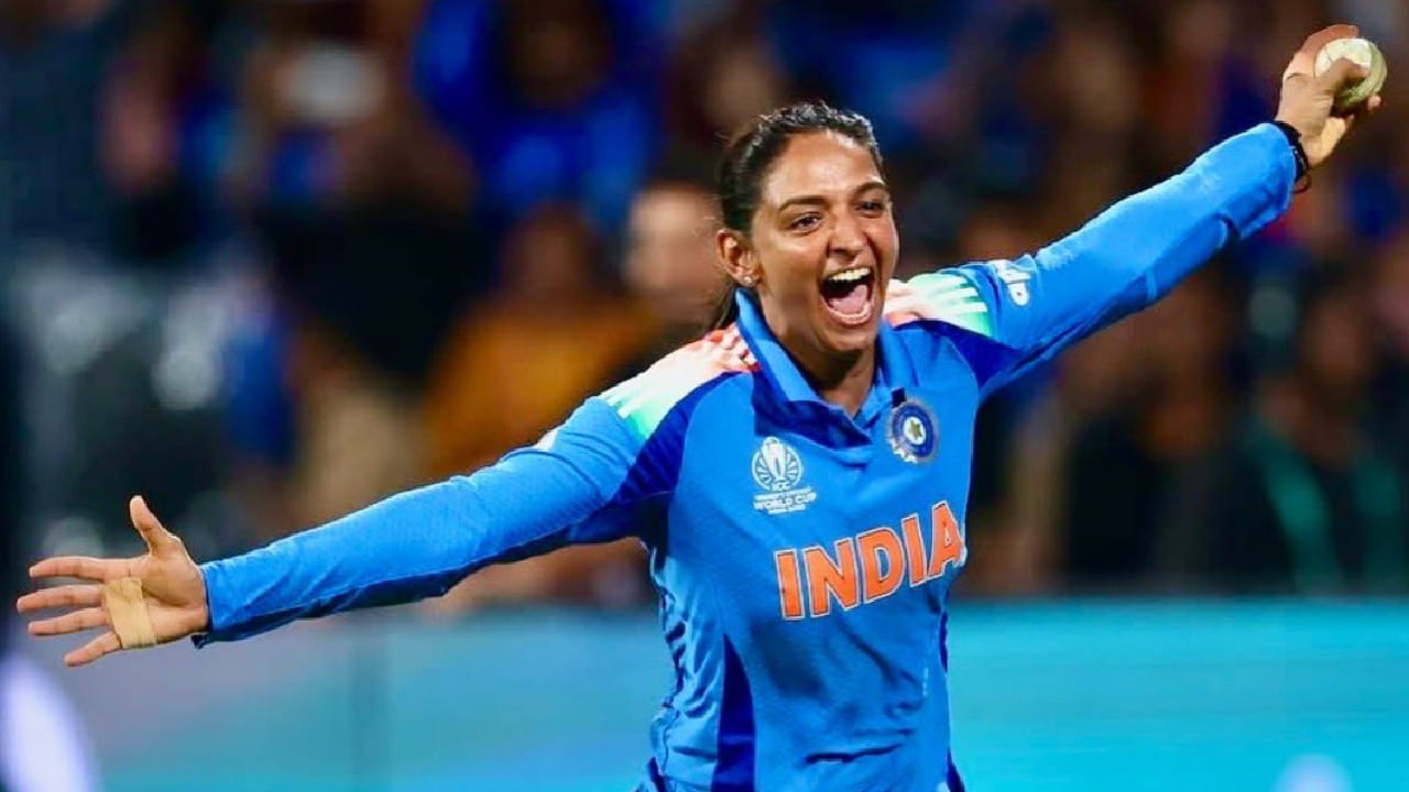 ಈ ಗೆಲುವಿನೊಂದಿಗೆ ಮಹಿಳಾ ಟಿ20 ಅಂತಾರಾಷ್ಟ್ರೀಯ ಕ್ರಿಕೆಟ್​ನ ಅತ್ಯಂತ ಯಶಸ್ವಿ ನಾಯಕಿ ಎಂಬ ವಿಶ್ವ ದಾಖಲೆಯೊಂದು ಹರ್ಮನ್​ಪ್ರೀತ್ ಕೌರ್ ಪಾಲಾಗಿದೆ. ಅಂದರೆ ಟಿ20 ಕ್ರಿಕೆಟ್​ನಲ್ಲಿ ಅತೀ ಹೆಚ್ಚು ಗೆಲುವು ತಂಡ ನಾಯಕಿ ಎಂಬ ಹೆಗ್ಗಳಿಕೆಯನ್ನು ಹರ್ಮನ್​ಪ್ರೀತ್ ತಮ್ಮದಾಗಿಸಿಕೊಂಡಿದ್ದಾರೆ.