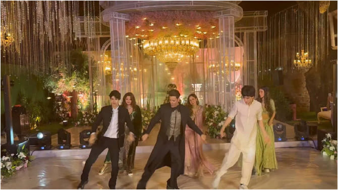 ಹೃತಿಕ್ ಮನೆಯಲ್ಲಿ ಮದುವೆ ಸಂಭ್ರಮ; ತಂದೆ ಮಕ್ಕಳ ಜೊತೆ ಹಾಡಿ ಕುಣಿದ ನಟ