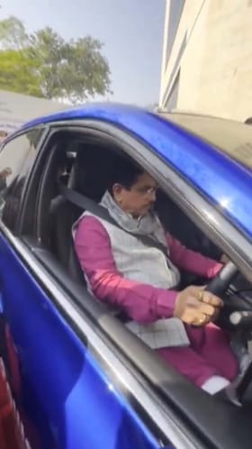 ಜೋಶಿ ಹೈಡ್ರೋಜನ್ ಕಾರು ಟೆಸ್ಟ್​ ಡ್ರೈವ್