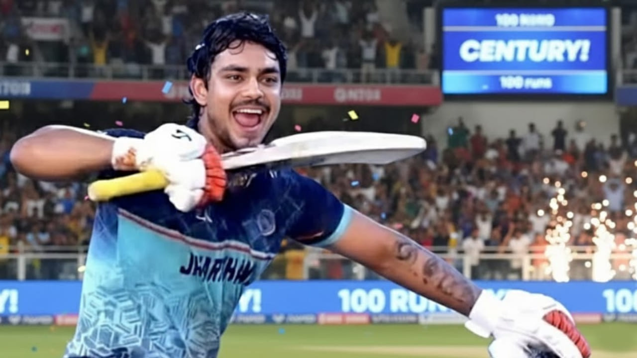 ದೇಶೀಯ ಟೂರ್ನಿಯಲ್ಲಿ ಇಶಾನ್ ಕಿಶನ್ (Ishan Kishan) ಸಿಡಿಲಬ್ಬರ ಮುಂದುವರೆದಿದೆ. ಇತ್ತೀಚೆಗಷ್ಟೇ ಸೈಯ್ಯದ್ ಮುಷ್ತಾಕ್ ಅಲಿ ಟೂರ್ನಿಯ ಫೈನಲ್ ಪಂದ್ಯದಲ್ಲಿ ಸೆಂಚುರಿ ಸಿಡಿಸಿದ್ದ ಇಶಾನ್ ಇದೀಗ ವಿಜಯ ಹಝಾರೆ ಟೂರ್ನಿಯ ಮೊದಲ ಪಂದ್ಯದಲ್ಲೇ ಸ್ಫೋಟಕ ಶತಕ ಬಾರಿಸಿದ್ದಾರೆ.