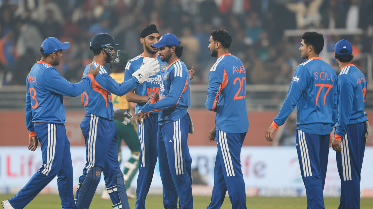 ಕೊನೆಯ ಎರಡು ಪಂದ್ಯಗಳಿಗೆ ಟೀಂ ಇಂಡಿಯಾ: ಸೂರ್ಯಕುಮಾರ್ ಯಾದವ್ (ನಾಯಕ), ಶುಭ್​ಮನ್ ಗಿಲ್ (ಉಪನಾಯಕ), ಅಭಿಷೇಕ್ ಶರ್ಮಾ, ತಿಲಕ್ ವರ್ಮಾ, ಹಾರ್ದಿಕ್ ಪಾಂಡ್ಯ, ಶಿವಂ ದುಬೆ, ಜಿತೇಶ್ ಶರ್ಮಾ (ವಿಕೆಟ್ ಕೀಪರ್), ಸಂಜು ಸ್ಯಾಮ್ಸನ್ (ವಿಕೆಟ್ ಕೀಪರ್), ಜಸ್ಪ್ರೀತ್ ಬುಮ್ರಾ, ವರುಣ್ ಚಕ್ರವರ್ತಿ, ಅರ್ಷದೀಪ್ ಸಿಂಗ್, ಕುಲ್ದೀಪ್ ಯಾದವ್, ಹರ್ಷಿತ್ ರಾಣಾ, ವಾಷಿಂಗ್ಟನ್ ಸುಂದರ್, ಶಹಬಾಜ್ ಅಹ್ಮದ್.
