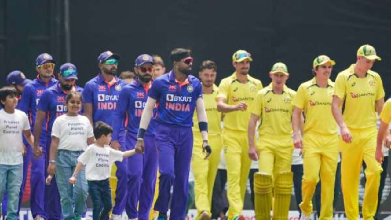 ಆದಾಗ್ಯೂ, ಈ ಮೈದಾನದಲ್ಲಿ ಟೀಂ ಇಂಡಿಯಾದ ತನ್ನ ಕೊನೆಯ ಏಕದಿನ ಗೆಲುವನ್ನು 2019 ರಲ್ಲಿ ಸಾಧಿಸಿತ್ತು. ಆ ಬಳಿಕ 2023 ರಲ್ಲಿ ನಡೆದಿದ್ದ ಪಂದ್ಯದಲ್ಲಿ ಆಸ್ಟ್ರೇಲಿಯಾ ಗೆದ್ದುಕೊಂಡಿತ್ತು. ಈಗ, ಆರು ವರ್ಷಗಳ ನಂತರ, ಟೀಂ ಇಂಡಿಯಾ ಈ ಮೈದಾನದಲ್ಲಿ ಮತ್ತೆ ಗೆಲ್ಲಲು ನೋಡುತ್ತಿದೆ.