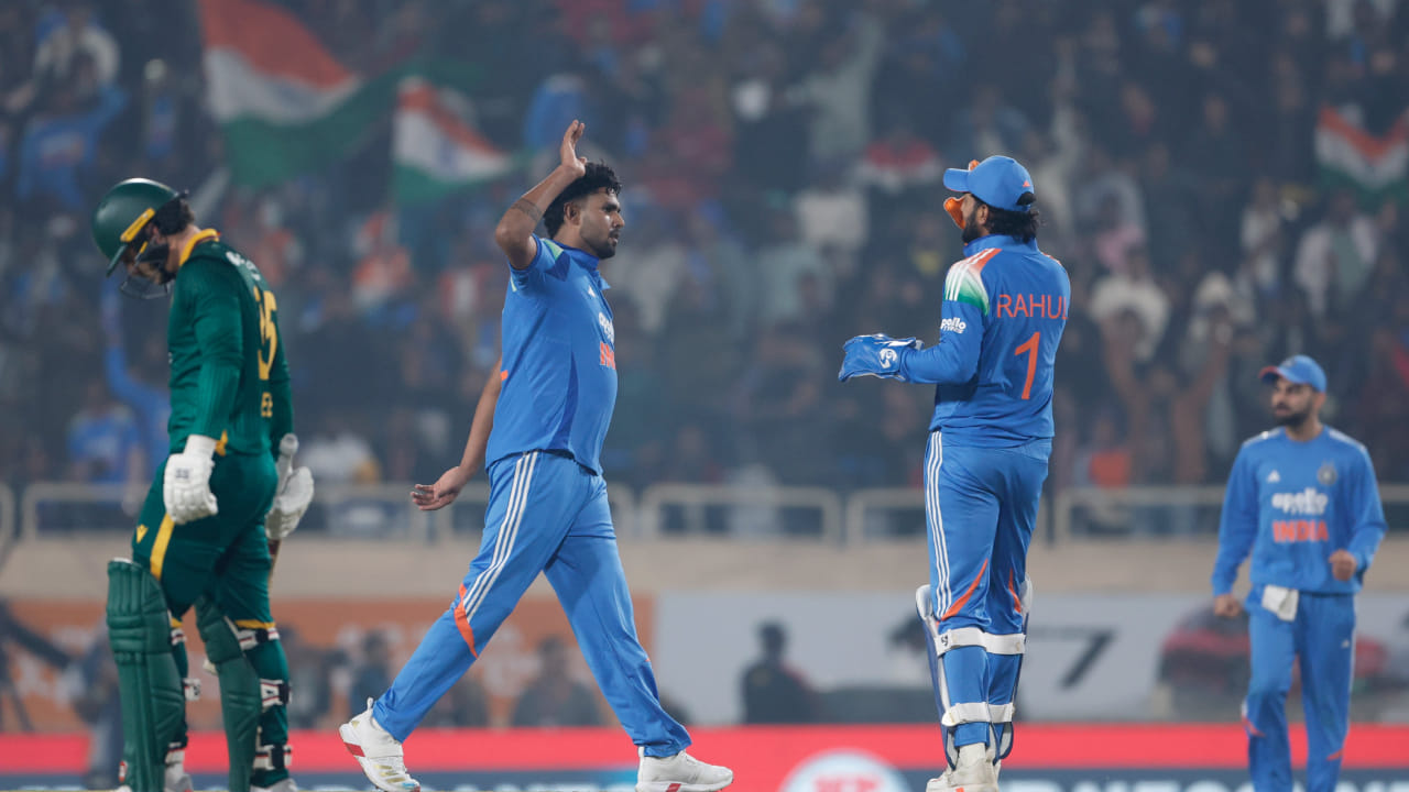 ಮತ್ತೊಂದೆಡೆ, ಈ ಮೈದಾನ ದಕ್ಷಿಣ ಆಫ್ರಿಕಾಕ್ಕೆ ಸಂಪೂರ್ಣವಾಗಿ ಅಪರಿಚಿತವಾಗಿದೆ. ಪ್ರೋಟಿಯಸ್ ಇಲ್ಲಿ ಒಂದೇ ಒಂದು ಏಕದಿನ ಪಂದ್ಯವನ್ನು ಆಡಿಲ್ಲ. ಆದಾಗ್ಯೂ 2019 ರಲ್ಲಿ ಆಫ್ರಿಕಾ ತಂಡ ಇಲ್ಲಿ ಒಂದು ಟೆಸ್ಟ್ ಮತ್ತು 2022 ರಲ್ಲಿ ಒಂದು ಟಿ 20 ಪಂದ್ಯವನ್ನು ಆಡಿದ್ದು, ಎರಡರಲ್ಲೂ ಸೋತಿದೆ. ಇದರರ್ಥ ವಿಶಾಖಪಟ್ಟಣಂ ನೆಲದಲ್ಲಿ ದಕ್ಷಿಣ ಆಫ್ರಿಕಾದ ದಾಖಲೆ ಶೂನ್ಯವಾಗಿಯೇ ಉಳಿದಿದೆ. 