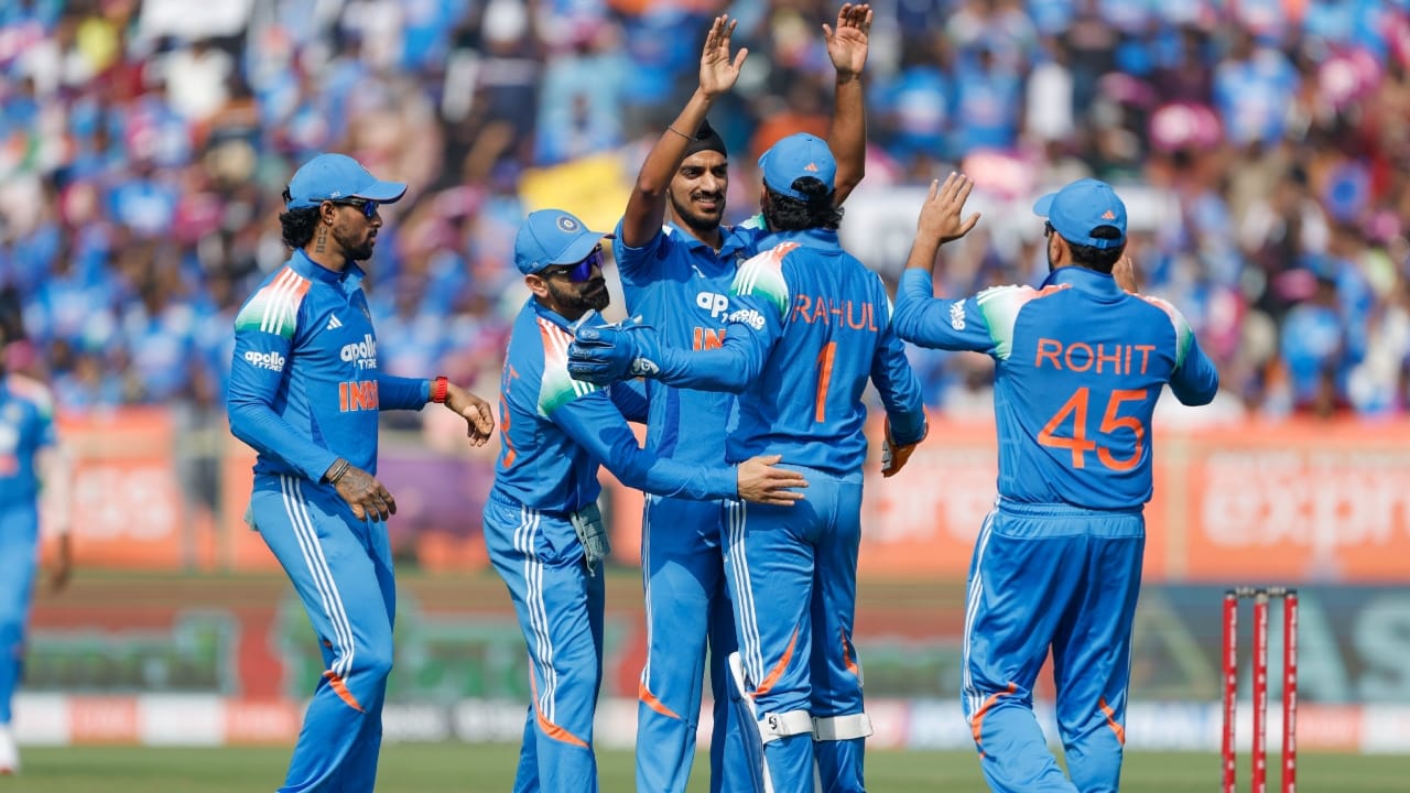 ಐಸಿಸಿ ಮೂರು ಮಾದರಿಗಳ ಇತ್ತೀಚಿನ ಶ್ರೇಯಾಂಕಗಳನ್ನು ಬಿಡುಗಡೆ ಮಾಡಿದೆ. ಒಂದಲ್ಲ, ಎರಡಲ್ಲ, ಐದು ಭಾರತೀಯ ಆಟಗಾರರು ಈ ಶ್ರೇಯಾಂಕದಲ್ಲಿ ನಂ. 1 ಸ್ಥಾನವನ್ನು ಅಲಂಕರಿಸಿದ್ದಾರೆ. ಟೆಸ್ಟ್, ಏಕದಿನ, ಟಿ20 ಕ್ರಿಕೆಟ್​ನಲ್ಲಿ ಟೀಂ ಇಂಡಿಯಾದ ಆಟಗಾರರು ಪ್ರಾಬಲ್ಯ ಸಾಧಿಸಿದ್ದಾರೆ. 