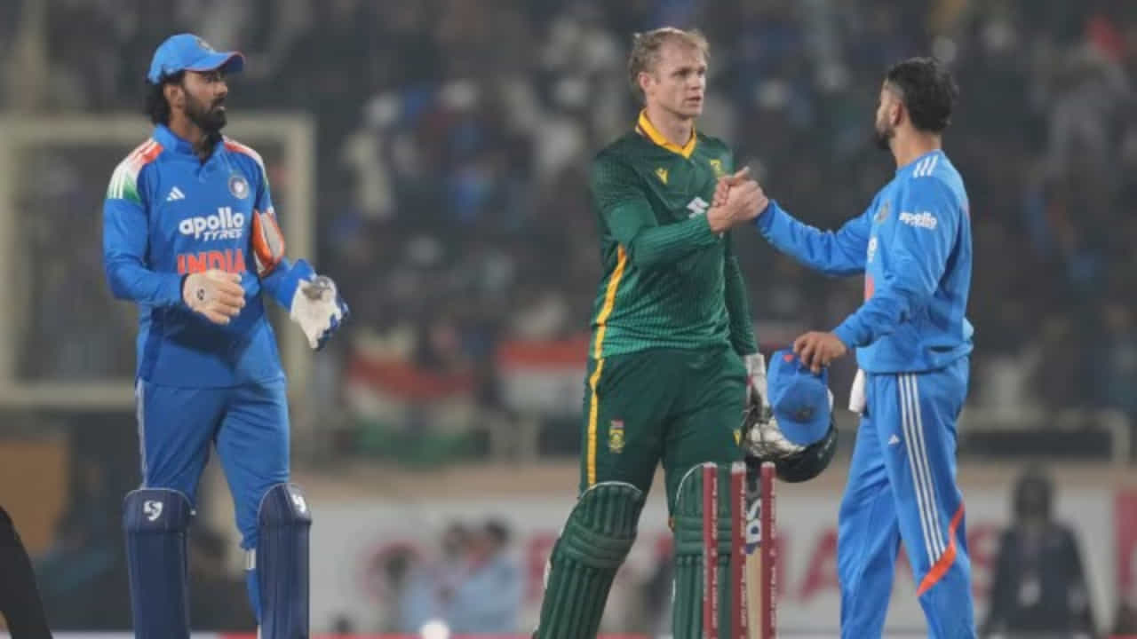 IND vs SA: ಕೊಹ್ಲಿ, ರುತುರಾಜ್ ಶತಕ ವ್ಯರ್ಥ; 2ನೇ ಏಕದಿನ ಗೆದ್ದ ದಕ್ಷಿಣ ಆಫ್ರಿಕಾ IND vs SA: ಕೊಹ್ಲಿ, ರುತುರಾಜ್ ಶತಕ ವ್ಯರ್ಥ; 2ನೇ ಏಕದಿನ ಗೆದ್ದ ದಕ್ಷಿಣ ಆಫ್ರಿಕಾ