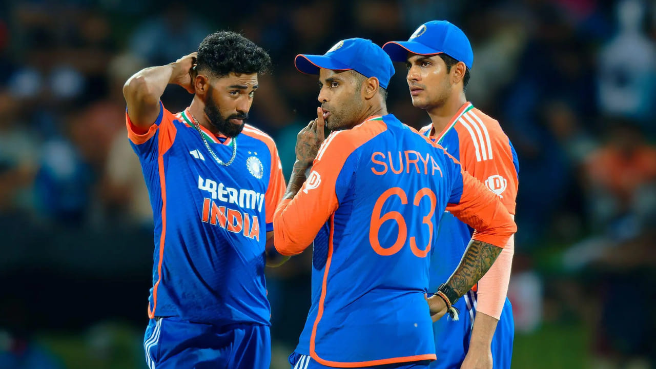 ಭಾರತ ಮತ್ತು ದಕ್ಷಿಣ ಆಫ್ರಿಕಾ ನಡುವಿನ ಐದು ಪಂದ್ಯಗಳ ಟಿ20 ಸರಣಿಯ ಮೊದಲ ಪಂದ್ಯ ಕಟಕ್‌ನ ಬಾರಾಬತಿ ಕ್ರೀಡಾಂಗಣದಲ್ಲಿ ನಡೆಯಲಿದೆ. ಈ ಪಂದ್ಯಕ್ಕೂ ಮುನ್ನ ಪತ್ರಿಕಾಗೋಷ್ಠಿಯಲ್ಲಿ ಮಾತನಾಡಿದ ನಾಯಕ ಸೂರ್ಯಕುಮಾರ್ ಯಾದವ್ ಆಡುವ ಹನ್ನೊಂದರ ಬಳಗದ ಬಗ್ಗೆ ಪ್ರಮುಖ ಸುಳಿವು ನೀಡಿದ್ದಾರೆ. ಅದರಂತೆ ಉಪನಾಯಕ ಶುಭ್‌ಮನ್ ಗಿಲ್ ಫಿಟ್ ಆಗಿದ್ದು ಮೊದಲ ಪಂದ್ಯದಲ್ಲಿ ಆಡಲು ಸಿದ್ಧರಾಗಿದ್ದಾರೆ ಎಂದಿದ್ದಾರೆ. 