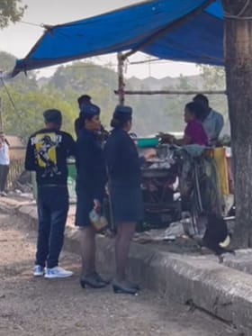 ಚಿಕ್ಕ ಕ್ಯಾಂಟೀನ್‌ನಲ್ಲಿ ಊಟ ಮಾಡಿದ ಇಂಡಿಗೋ ಸಿಬ್ಬಂದಿ