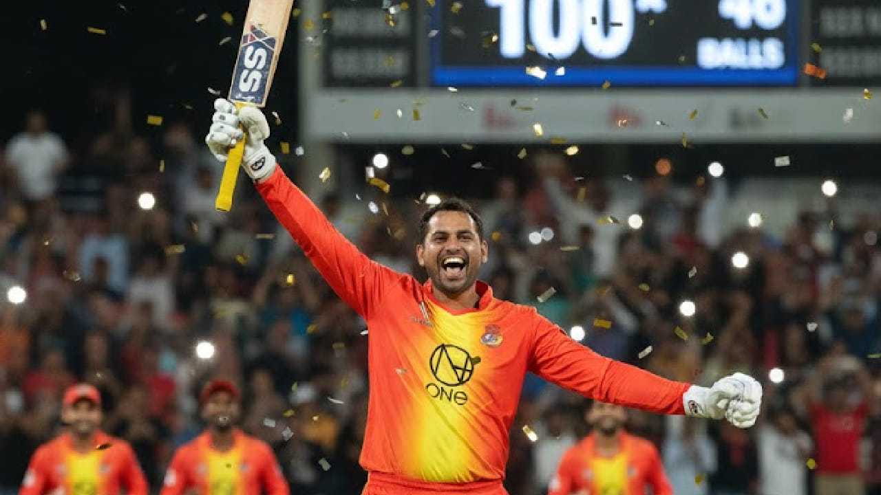 ಈ ಮೂಲಕ ಟಿ20 ಕ್ರಿಕೆಟ್ ಇತಿಹಾಸದಲ್ಲಿ ಬ್ಯಾಕ್ ಟು ಬ್ಯಾಕ್ 2 ಶತಕ ಸಿಡಿಸಿದ ವಿಶ್ವದ 2ನೇ ಬ್ಯಾಟರ್ ಎನಿಸಿಕೊಂಡರು. ಇದಕ್ಕೂ ಮುನ್ನ ಈ ದಾಖಲೆ ಬರೆದಿದ್ದು ಸಮೋವಾ ತಂಡದ ಡೇರಿಯಸ್ ವಿಸ್ಸರ್. 2024 ರಲ್ಲಿ ವನವಾಟು ವಿರುದ್ಧ ಬ್ಯಾಕ್ ಟು ಬ್ಯಾಕ್ 2 ಟಿ20 ಶತಕಗಳನ್ನು ಬಾರಿಸಿದ್ದರು. ಇದೀಗ ಕ್ರೊವೆಷಿಯಾ ವಿರುದ್ಧದ ಸರಣಿಯಲ್ಲಿ ಇಹ್ಸಾನ್ 112 ಹಾಗೂ 160 ರನ್​ಗಳ ಇನಿಂಗ್ಸ್ ಆಡುವ ಮೂಲಕ ಈ ವಿಶ್ವ ದಾಖಲೆಯನ್ನು ಸರಿಗಟ್ಟಿದ್ದಾರೆ.