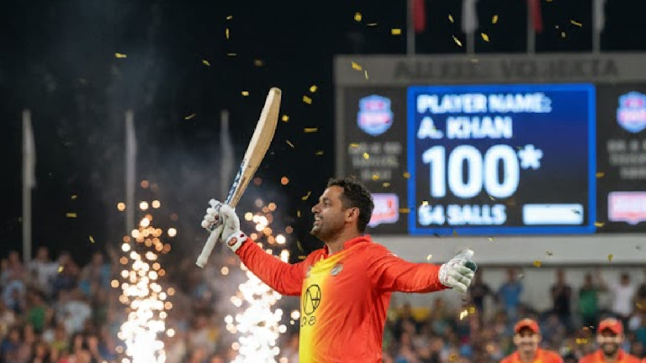 ಆರಂಭದಿಂದಲೇ ಬಿರುಸಿನ ಬ್ಯಾಟಿಂಗ್​ಗೆ ಒತ್ತು ನೀಡಿದ ಮುಹಮ್ಮದ್ ಇಹ್ಸಾನ್ ಶತಕ ಪೂರೈಸಲು ತೆಗೆದುಕೊಂಡಿದ್ದು ಕೇವಲ 41 ಎಸೆತಗಳನ್ನು ಮಾತ್ರ. ಇನ್ನು ಸೆಂಚುರಿ ಬಳಿಕ ಕೂಡ ಸಿಡಿಲಬ್ಬರ ಮುಂದುವರೆಸಿದ ಎಹ್ಸಾನ್ 63 ಎಸೆತಗಳಲ್ಲಿ ಬರೋಬ್ಬರಿ 17 ಸಿಕ್ಸ್ ಹಾಗೂ 5 ಫೋರ್​ಗಳೊಂದಿಗೆ 160 ಬಾರಿಸಿದರು.