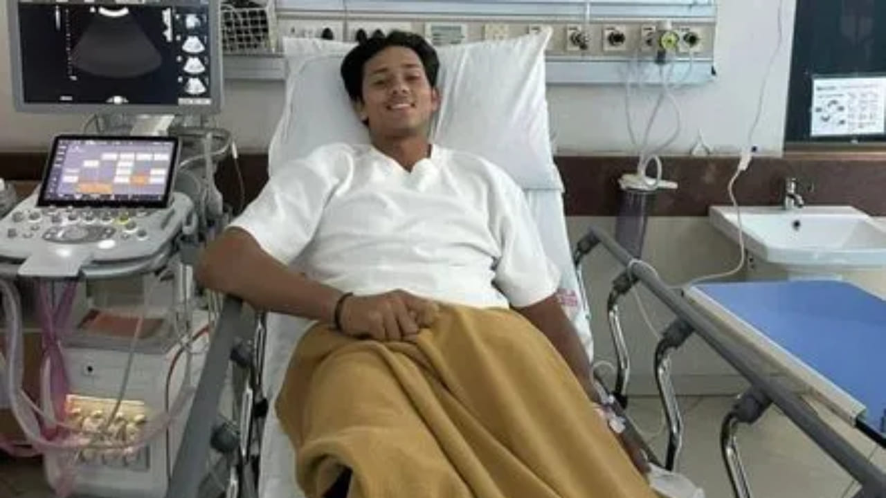 ವಾಸ್ತವವಾಗಿ ಪುಣೆಯಲ್ಲಿ ನಡೆಯುತ್ತಿದ್ದ ಹರಿಯಾಣ ವಿರುದ್ಧದ ಸೈಯದ್ ಮುಷ್ತಾಕ್ ಅಲಿ ಟ್ರೋಫಿ ಪಂದ್ಯದ ವೇಳೆ ಜೈಸ್ವಾಲ್ ಇದ್ದಕ್ಕಿದ್ದಂತೆ ಅನಾರೋಗ್ಯಕ್ಕೀಡಾಗಿದ್ದರು. ಹೀಗಾಗಿ ಅವರನ್ನು ಕೂಡಲೇ ಆಸ್ಪತ್ರೆಗೆ ದಾಖಲಿಸಲಾಯಿತು. ವೈದ್ಯರ ತಪಾಸಣೆಯ ಬಳಿಕ ಜೈಸ್ವಾಲ್ ಅವರಿಗೆ ತೀವ್ರವಾದ ಗ್ಯಾಸ್ಟ್ರೋಎಂಟರೈಟಿಸ್ ಇರುವುದು ಪತ್ತೆಯಾಯಿತು.