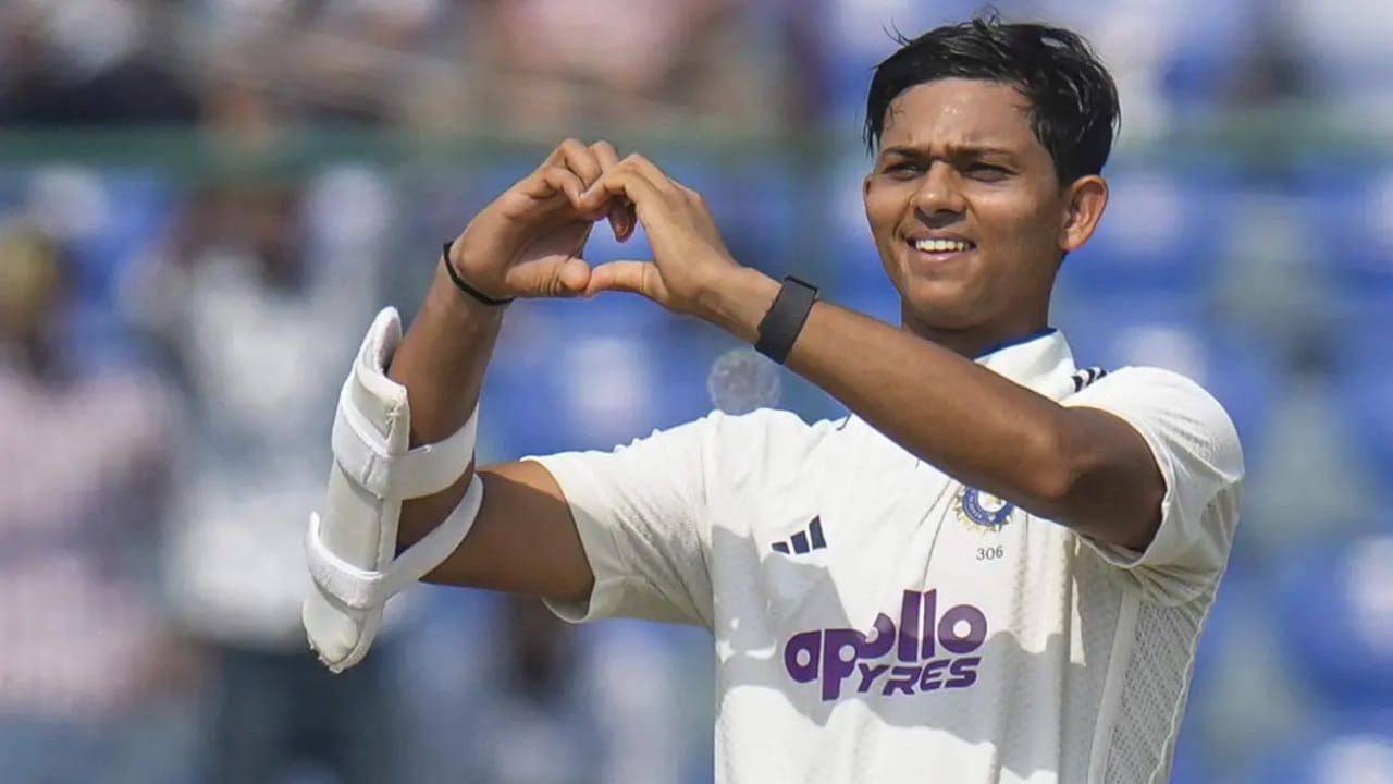 ಈ ವರ್ಷ ಟೀಂ ಇಂಡಿಯಾ ಯಾವುದೇ ಟೆಸ್ಟ್ ಸರಣಿಯನ್ನು ಆಡದ ಕಾರಣ ಯಶಸ್ವಿ ಜೈಸ್ವಾಲ್ ಚೇತರಿಕೆಗೆ ಸಾಕಷ್ಟು ಸಮಯ ಸಿಗಲಿದೆ. ಭಾರತ ತಂಡ ಮುಂದಿನ ವರ್ಷ ಆಗಸ್ಟ್ನಲ್ಲಿ ನಡೆಯಲಿರುವ ಶ್ರೀಲಂಕಾ ವಿರುದ್ಧ ಟೆಸ್ಟ್ ಸರಣಿಯನ್ನು ಆಡಲಿದೆ. ಆ ಸರಣಿಯೊಂದಿಗೆ ಜೈಸ್ವಾಲ್ ಭಾರತ ತಂಡದಲ್ಲಿ ಕಾಣಿಸಿಕೊಳ್ಳಲಿದ್ದಾರೆ. ಆದರೆ ಅದಕ್ಕೂ ಮುನ್ನ ಅವರು ಐಪಿಎಲ್ನಲ್ಲಿ ಮಿಂಚಲಿದ್ದಾರೆ.