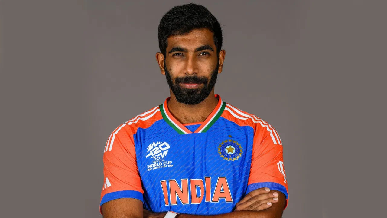 ಸೌತ್ ಆಫ್ರಿಕಾ ವಿರುದ್ಧದ ಟಿ20 ಸರಣಿಯಲ್ಲಿ 3 ಮ್ಯಾಚ್​ಗಳಲ್ಲಿ ಕಣಕ್ಕಿಳಿದಿದ್ದ ಟೀಮ್ ಇಂಡಿಯಾ ವೇಗಿ ಜಸ್​ಪ್ರೀತ್ ಬುಮ್ರಾ ನ್ಯೂಝಿಲೆಂಡ್ ವಿರುದ್ಧದ ಏಕದಿನ ಸರಣಿಯಲ್ಲಿ ಕಾಣಿಸಿಕೊಳ್ಳುವುದಿಲ್ಲ. ಮುಂಬರುವ ಟಿ20 ವಿಶ್ವಕಪ್ ಹಿನ್ನಲೆಯಲ್ಲಿ ಈ ಸರಣಿ ವೇಳೆ ಬುಮ್ರಾಗೆ ವಿಶ್ರಾಂತಿ ನೀಡಲು ನಿರ್ಧರಿಸಲಾಗಿದೆ.