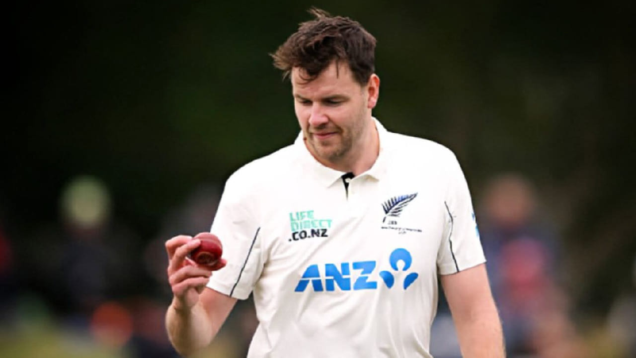 ಹಾಗೆಯೇ ಟೆಸ್ಟ್ ಕ್ರಿಕೆಟ್ ಇತಿಹಾಸದಲ್ಲಿ ನ್ಯೂಝಿಲೆಂಡ್ ಪರ ಒಂದೇ ಸರಣಿಯಲ್ಲಿ ಅತ್ಯಧಿಕ ವಿಕೆಟ್ ಕಬಳಿಸಿದ ಟ್ರೆಂಟ್ ಬೌಲ್ಟ್ ದಾಖಲೆಯನ್ನು ಕೂಡ ಡಫಿ ಮುರಿದಿದ್ದಾರೆ. ಬೌಲ್ಟ್ 2013 ರಲ್ಲಿ ವೆಸ್ಟ್ ಇಂಡೀಸ್ ವಿರುದ್ಧದ ಸರಣಿಯಲ್ಲಿ 20 ವಿಕೆಟ್ ಕಬಳಿಸಿ ತವರಿನಲ್ಲಿ ಈ ದಾಖಲೆ ನಿರ್ಮಿಸಿದ್ದರು. ಇದೀಗ ತವರಿನ ಟೆಸ್ಟ್ ಸರಣಿಯಲ್ಲಿ ವಿಂಡೀಸ್ ವಿರುದ್ಧ 23 ವಿಕೆಟ್ ಉರುಳಿಸಿ ಜೇಕಬ್ ಡಫಿ ಕಿವೀಸ್ ಪರ ಹೊಸ ದಾಖಲೆ ಬರೆದಿದ್ದಾರೆ.