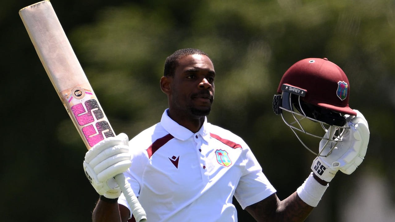 ಜವಾಬ್ದಾರಿಯುತ ಇನಿಂಗ್ಸ್ ಆಡಿದ ಗ್ರೀವ್ಸ್ ಬರೋಬ್ಬರಿ 388 ಎಸೆತಗಳನ್ನು ಎದುರಿಸಿದರು. ಈ ವೇಳೆ 19 ಫೋರ್ಗಳನ್ನು ಬಾರಿಸುವ ಮೂಲಕ ಒಟ್ಟು 202 ರನ್ ಕಲೆಹಾಕಿದರು. ಈ ಮೂಲಕ ಟೆಸ್ಟ್ ಕ್ರಿಕೆಟ್ ಇತಿಹಾಸದಲ್ಲೇ ನಾಲ್ಕನೇ ಇನಿಂಗ್ಸ್ನಲ್ಲಿ ದ್ವಿಶತಕ ಸಿಡಿಸಿದ ವಿಶ್ವದ 7ನೇ ಬ್ಯಾಟರ್ ಎನಿಸಿಕೊಂಡರು.