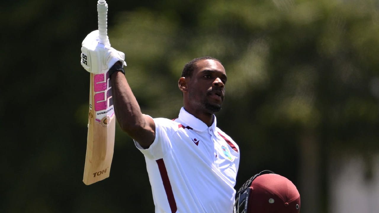 ಟೆಸ್ಟ್ ಕ್ರಿಕೆಟ್ ಇತಿಹಾಸದಲ್ಲಿ ನಾಲ್ಕನೇ ಇನಿಂಗ್ಸ್ನಲ್ಲಿ ಡಬಲ್ ಸೆಂಚುರಿ ಸಿಡಿಸಿರುವುದು ಕೇವಲ 7 ಬ್ಯಾಟರ್ಗಳು ಮಾತ್ರ. ಈ ಸಾಧನೆ ಮಾಡಿದ ಏಳನೇ ಬ್ಯಾಟರ್ ಜಸ್ಟಿನ್ ಗ್ರೀವ್ಸ್. ಅದು ಕೂಡ ವೆಸ್ಟ್ ಇಂಡೀಸ್ ಪರ ಸ್ಮರಣೀಯ ಇನಿಂಗ್ಸ್ ಆಡುವ ಮೂಲಕ ಎಂಬುದು ವಿಶೇಷ.