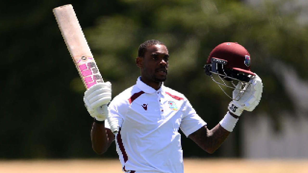 ಇದೀಗ ನ್ಯೂಝಿಲೆಂಡ್ ವಿರುದ್ಧ ಕೊನೆಯ ಇನಿಂಗ್ಸ್ನಲ್ಲಿ ಅಜೇಯ 202 ರನ್ ಬಾರಿಸಿ ಜಸ್ಟಿನ್ ಗ್ರೀವ್ಸ್ ಹೊಸ ಇತಿಹಾಸ ನಿರ್ಮಿಸಿದ್ದಾರೆ. ಈ ಮೂಲಕ 148 ವರ್ಷಗಳ ಟೆಸ್ಟ್ ಇತಿಹಾಸದಲ್ಲಿ 4ನೇ ಇನಿಂಗ್ಸ್ನಲ್ಲಿ ಡಬಲ್ ಸೆಂಚುರಿ ಸಿಡಿಸಿದ ವಿಶ್ವದ 7ನೇ ಬ್ಯಾಟರ್ ಎಂಬ ಹಿರಿಮೆಗೆ ಪಾತ್ರರಾಗಿದ್ದಾರೆ.