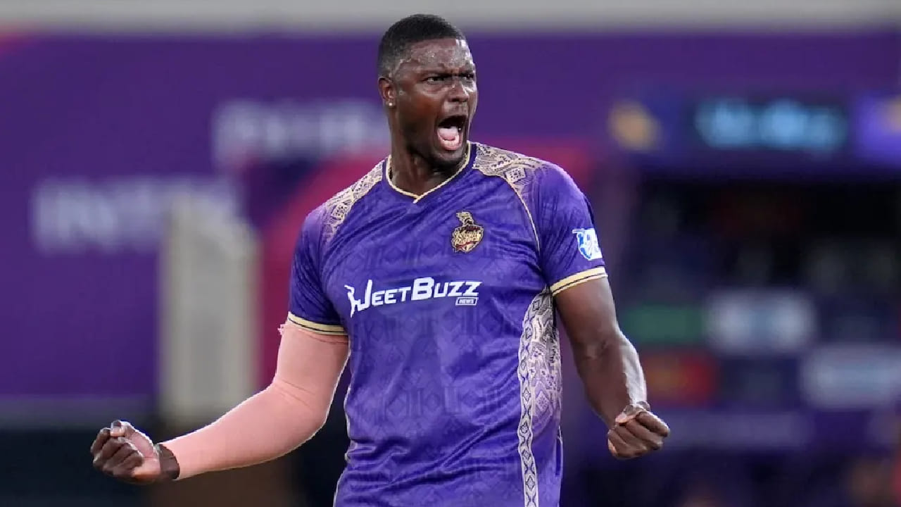 ವಿಶೇಷ ಎಂದರೆ ಜೇಸನ್ ಹೋಲ್ಡರ್ ಹಾಗೂ ರಶೀದ್ ಖಾನ್ ಅವರನ್ನು ಹೊರತುಪಡಿಸಿ ಟಿ20 ಕ್ರಿಕೆಟ್ನಲ್ಲಿ ಯಾವುದೇ ಬೌಲರ್ ಒಂದೇ ವರ್ಷದಲ್ಲಿ 90 ಕ್ಕಿಂತ ಹೆಚ್ಚು ವಿಕೆಟ್ ಪಡೆದಿಲ್ಲ. ಇದೀಗ ಭರ್ಜರಿ ದಾಖಲೆಯೊಂದಿಗೆ ಹೋಲ್ಡರ್ ಐಪಿಎಲ್ಗಾಗಿ ಸಜ್ಜಾಗುತ್ತಿದ್ದಾರೆ.