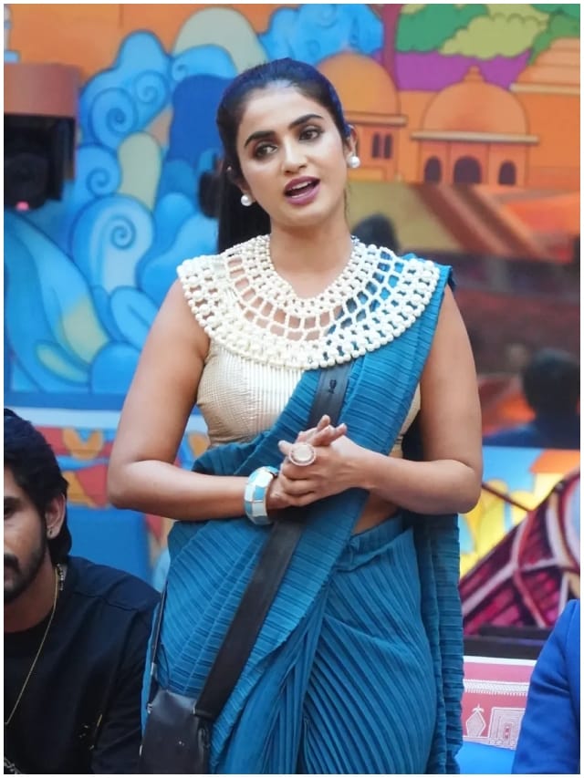 ಮೇಕಪ್-ಬಟ್ಟೆಗೆ ಲಕ್ಷ ಲಕ್ಷ ಖರ್ಚು ಮಾಡಿದ ಜಾನ್ವಿ