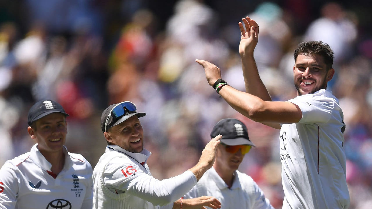 ಏಕೆಂದರೆ ಈ ಪಂದ್ಯವನ್ನು ವೀಕ್ಷಿಸಲು ಮೊದಲೆರಡು ದಿನಗಳು 90 ಸಾವಿರಕ್ಕೂ ಅಧಿಕ ಪ್ರೇಕ್ಷಕರು ಸ್ಟೇಡಿಯಂಗೆ ಆಗಮಿಸಿದ್ದರು. ಅತ್ತ ಆಸ್ಟ್ರೇಲಿಯಾದಲ್ಲಿ ಕ್ರಿಸ್ಮಸ್ ರಜೆ ಇರುವುದರಿಂದ 5 ದಿನದಾಟಗಳ ಮೂಲಕ ಕ್ರಿಕೆಟ್ ಆಸ್ಟ್ರೇಲಿಯಾ 5 ಪೌಂಡ್​ ಮಿಲಿಯನ್​ಗಿಂತಲೂ ಆದಾಯಗಳಿಸುವ ನಿರೀಕ್ಷೆಯಲ್ಲಿದ್ದರು. ಆದರೆ ಜೋಶ್ ಟಂಗ್​ನ ನಿಖರ ದಾಳಿಯಿಂದ ತತ್ತರಿಸಿದ ಆಸ್ಟ್ರೇಲಿಯಾ ತಂಡವು ಎರಡು ಇನಿಂಗ್ಸ್​ಗಳ ಮೂಲಕ ಎದುರಿಸಿದ್ದು 479 ಎಸೆತಗಳನ್ನು ಮಾತ್ರ.  ಪರಿಣಾಮ ಬಾಕ್ಸಿಂಗ್ ಡೇ ಟೆಸ್ಟ್ ಪಂದ್ಯವು ಕೇವಲ 2 ದಿನಗಳಲ್ಲೇ ಕೊನೆಗೊಂಡಿದ್ದು, ಇದರಿಂದ ಕ್ರಿಕೆಟ್ ಆಸ್ಟ್ರೇಲಿಯಾಗೆ ಸುಮಾರು 60.6 ಕೋಟಿ ರೂ. ನಷ್ಟವಾಗಿದೆ ಎಂದು ವರದಿಯಾಗಿದೆ.