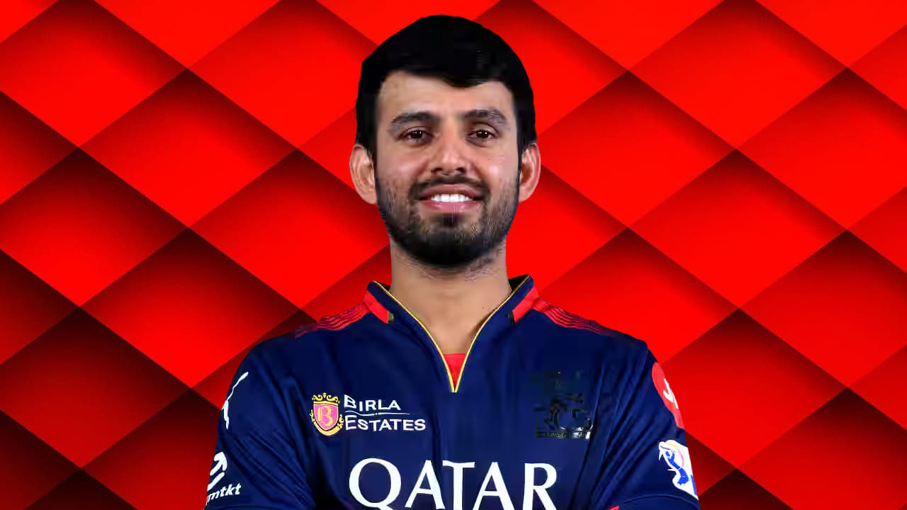 ಜಿತೇಶ್ ಶರ್ಮಾ: ವಿಕೆಟ್ ಕೀಪರ್ ಬ್ಯಾಟರ್ ಆಗಿ ಜಿತೇಶ್ ಶರ್ಮಾ ಕಣಕ್ಕಿಳಿಯುವುದು ಖಚಿತ. ಕಳೆದ ಸೀಸನ್​ನಲ್ಲಿ ಯಶಸ್ವಿ ವಿಕೆಟ್ ಕೀಪರ್ ಆಗಿ ಗುರುತಿಸಿಕೊಂಡಿದ್ದ ಜಿತೇಶ್ ಶರ್ಮಾ ಅವರು ಮುಂದಿನ ಸೀಸನ್​ನಲ್ಲೂ ಪ್ಲೇಯಿಂಗ್ ಇಲೆವೆನ್​ನ ಭಾಗವಾಗಲಿದ್ದಾರೆ.