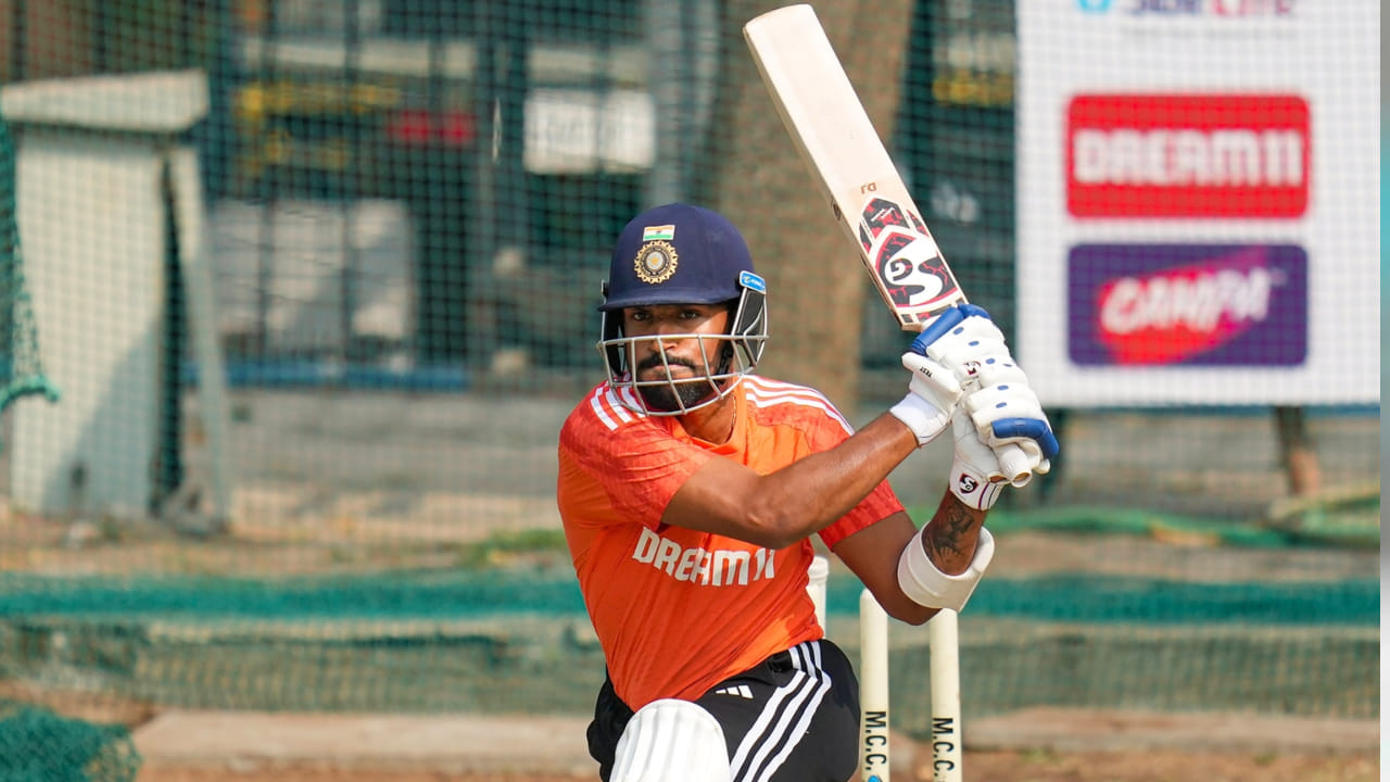 ಮೇಲೆ ಹೇಳಿದಂತೆ ಇದು ಧ್ರುವ್ ಜುರೆಲ್ ಅವರ ಲಿಸ್ಟ್ ಎ (ಏಕದಿನ) ವೃತ್ತಿಜೀವನದಲ್ಲಿ ಅತ್ಯಧಿಕ ಸ್ಕೋರ್ ಆಗಿದೆ. ಹಾಗೆಯೇ ಇದು ಅವರ ಮೊದಲ ಏಕದಿನ ಶತಕವೂ ಆಗಿದೆ. ಅವರ ಹಿಂದಿನ ಅತ್ಯುತ್ತಮ ಸ್ಕೋರ್ 80 ರನ್ ಆಗಿತ್ತು. ತಮ್ಮ ವೃತ್ತಿಜೀವನದಲ್ಲಿ 12 ಲಿಸ್ಟ್ ಎ ಪಂದ್ಯಗಳನ್ನು ಆಡಿರುವ ಜುರೇಲ್ ನಾಲ್ಕು ಅರ್ಧಶತಕಗಳು ಸೇರಿದಂತೆ 56 ಸರಾಸರಿಯಲ್ಲಿ 336 ರನ್ ಗಳಿಸಿದ್ದಾರೆ.