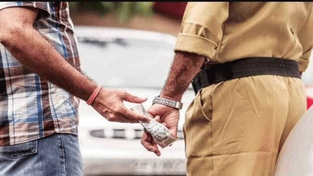ಪೊಲೀಸ್ ಹುದ್ದೆಗೆ 3 ಲಕ್ಷ ರೂ. ಲಂಚ! ಮಾಜಿ IPS ಅಧಿಕಾರಿ ಭಾಸ್ಕರ್ ರಾವ್ ಗಂಭೀರ ಆರೋಪ ಪೊಲೀಸ್ ಹುದ್ದೆಗೆ 3 ಲಕ್ಷ ರೂ. ಲಂಚ! ಮಾಜಿ IPS ಅಧಿಕಾರಿ ಭಾಸ್ಕರ್ ರಾವ್ ಗಂಭೀರ ಆರೋಪ