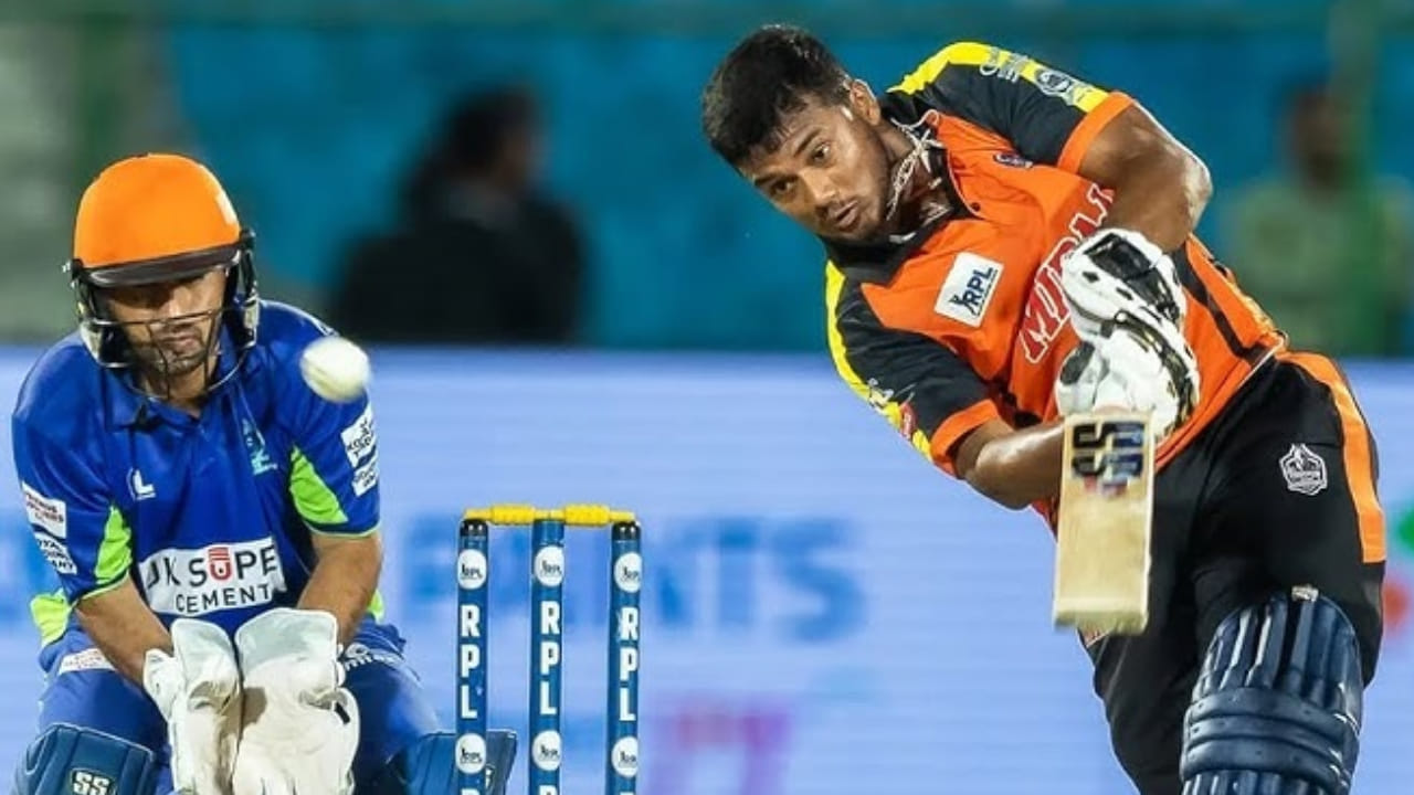 ಕಳೆದ ವರ್ಷ ಕಾರ್ತಿಕ್ ರಾಯಲ್ ಚಾಲೆಂಜರ್ಸ್ ಬೆಂಗಳೂರು ಪರ ಟ್ರಯಲ್ಸ್ನಲ್ಲಿ ಭಾಗವಹಿಸಿದ್ದರು. ನಂತರ ಚೆನ್ನೈ ಸೂಪರ್ ಕಿಂಗ್ಸ್ನ ಶಿಬಿರದಲ್ಲೂ ಕಾಣಿಸಿಕೊಂಡಿದ್ದರು. ಹೀಗಾಗಿ ಗಾಯದ ಬದಲಿಯಾಗಿ ಅವರನ್ನು ಸಿಎಸ್ಕೆ ತಂಡದಲ್ಲಿ ಸೇರಿಸಿಕೊಳ್ಳಬಹುದು ಎಂಬ ಮಾತು ಕೇಳಿಬಂದಿತ್ತು. ಆದರೆ ಹರಾಜು ನೋಂದಣಿ ಕೊರತೆಯಿಂದಾಗಿ ಅದು ಆಗಲಿಲ್ಲ.