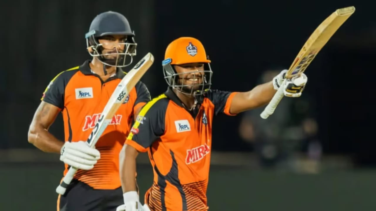 ಸಿಕ್ಸರ್ಗಳನ್ನು ಬಾರಿಸುವುದಕ್ಕೆ ಹೆಸರುವಾಸಿಯಾಗಿರುವ ಕಾರ್ತಿಕ್ ಶರ್ಮಾ 2024-25ರಲ್ಲಿ ರಣಜಿ ಟ್ರೋಫಿಗೆ ಪಾದಾರ್ಪಣೆ ಮಾಡಿದರು, ಉತ್ತರಾಖಂಡ್ ವಿರುದ್ಧದ ತಮ್ಮ ಮೊದಲ ಪಂದ್ಯದಲ್ಲಿಯೇ ಶತಕ ಗಳಿಸಿದರು. ವಿಜಯ್ ಹಜಾರೆ ಟ್ರೋಫಿಯಲ್ಲಿ ತಮ್ಮ ಚೊಚ್ಚಲ ಪಂದ್ಯದಲ್ಲೂ ಶತಕ ಬಾರಿಸಿದರು. ಇತ್ತೀಚೆಗೆ ನಡೆದ ಸೈಯದ್ ಮುಷ್ತಾಕ್ ಅಲಿ ಟ್ರೋಫಿಯಲ್ಲೂ ಭಾಗವಹಿಸಿದ್ದ ಕಾರ್ತಿಕ್, ಗಾಯದಿಂದಾಗಿ ಪಂದ್ಯಾವಳಿಯಿಂದ ಹಿಂದೆ ಸರಿಯಬೇಕಾಯಿತು.