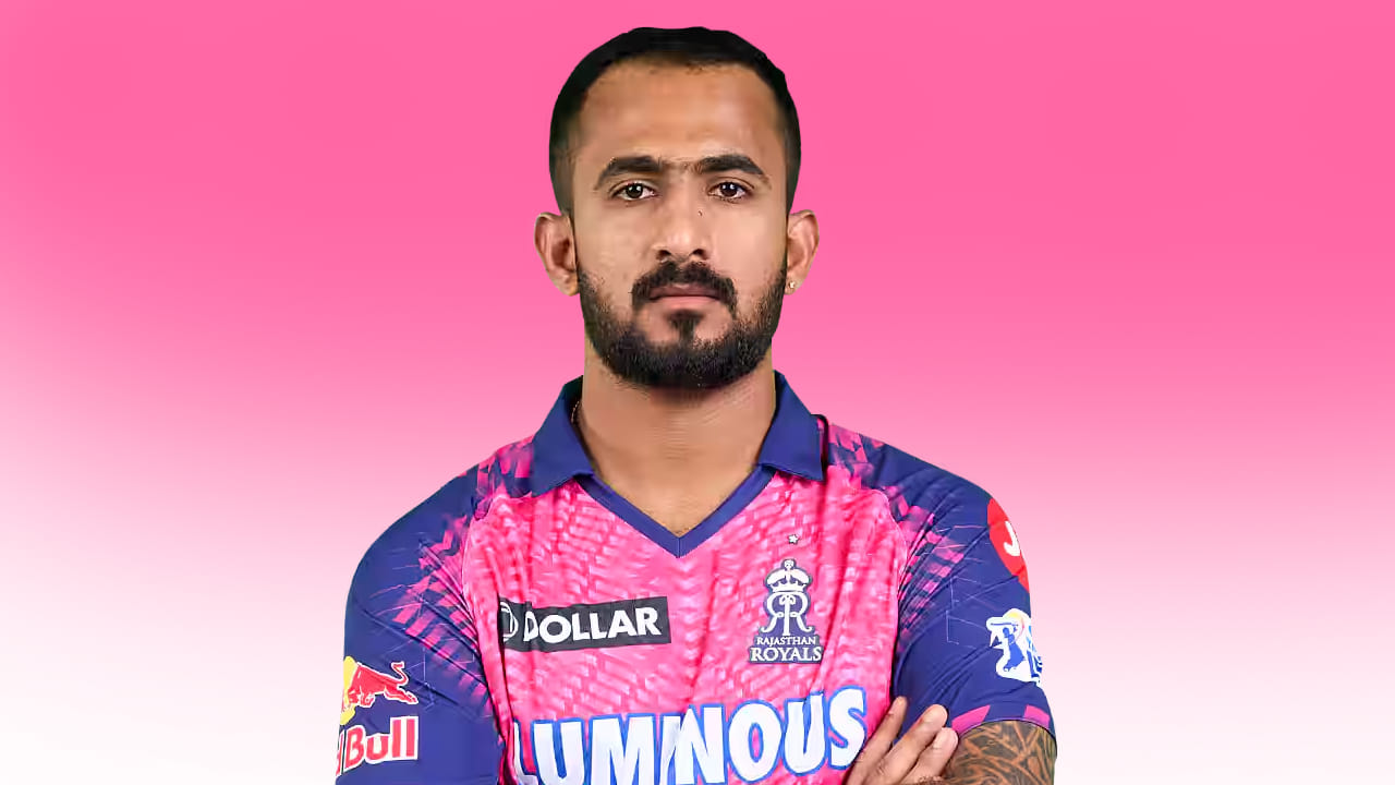 ಕೆ.ಸಿ ಕಾರ್ಯಪ್ಪ: ಕೆಕೆಆರ್, ರಾಜಸ್ಥಾನ್ ರಾಯಲ್ಸ್ ಪರ ಕಣಕ್ಕಿಳಿದಿದ್ದ ಕರ್ನಾಟಕದ ಸ್ಪಿನ್ನರ್ ಕೆ.ಸಿ ಕಾರ್ಯಪ್ಪ ಈ ಬಾರಿ ಕೇವಲ 30 ಲಕ್ಷ ರೂ. ಮೂಲ ಬೆಲೆಯೊಂದಿಗೆ ಮಾತ್ರ ಕಾಣಿಸಿಕೊಂಡಿದ್ದರು. ಇದಾಗ್ಯೂ ಅನುಭವಿ ಸ್ಪಿನ್ನರ್​ಗೆ ಖರೀದಿಗೆ 10 ಫ್ರಾಂಚೈಸಿಗಳು ಆಸಕ್ತಿ ತೋರಲಿಲ್ಲ.